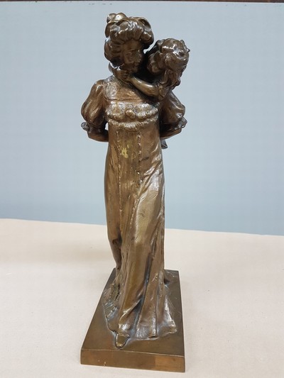 27109646a - Emilio Zago (bzw. Emil/Emile Zago), Bronzeskulptur, Mutter ihre Tochter Huckepack ...
