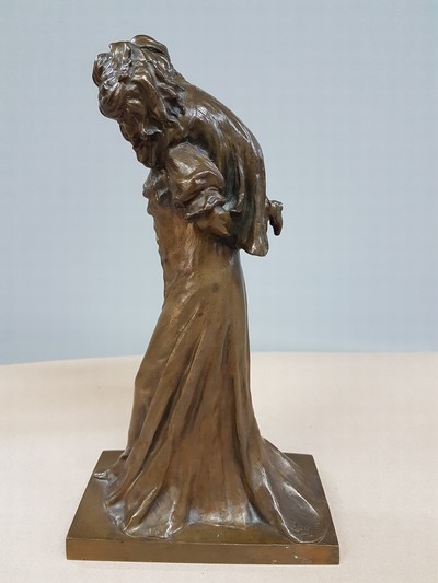 27109646h - Emilio Zago (bzw. Emil/Emile Zago), Bronzeskulptur, Mutter ihre Tochter Huckepack ...