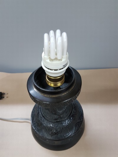 27109658i - Pagodenlampe, China, 20.Jh., geschwärzter Bronzekorpus, gemodelter Reliefdekor, 1 ...