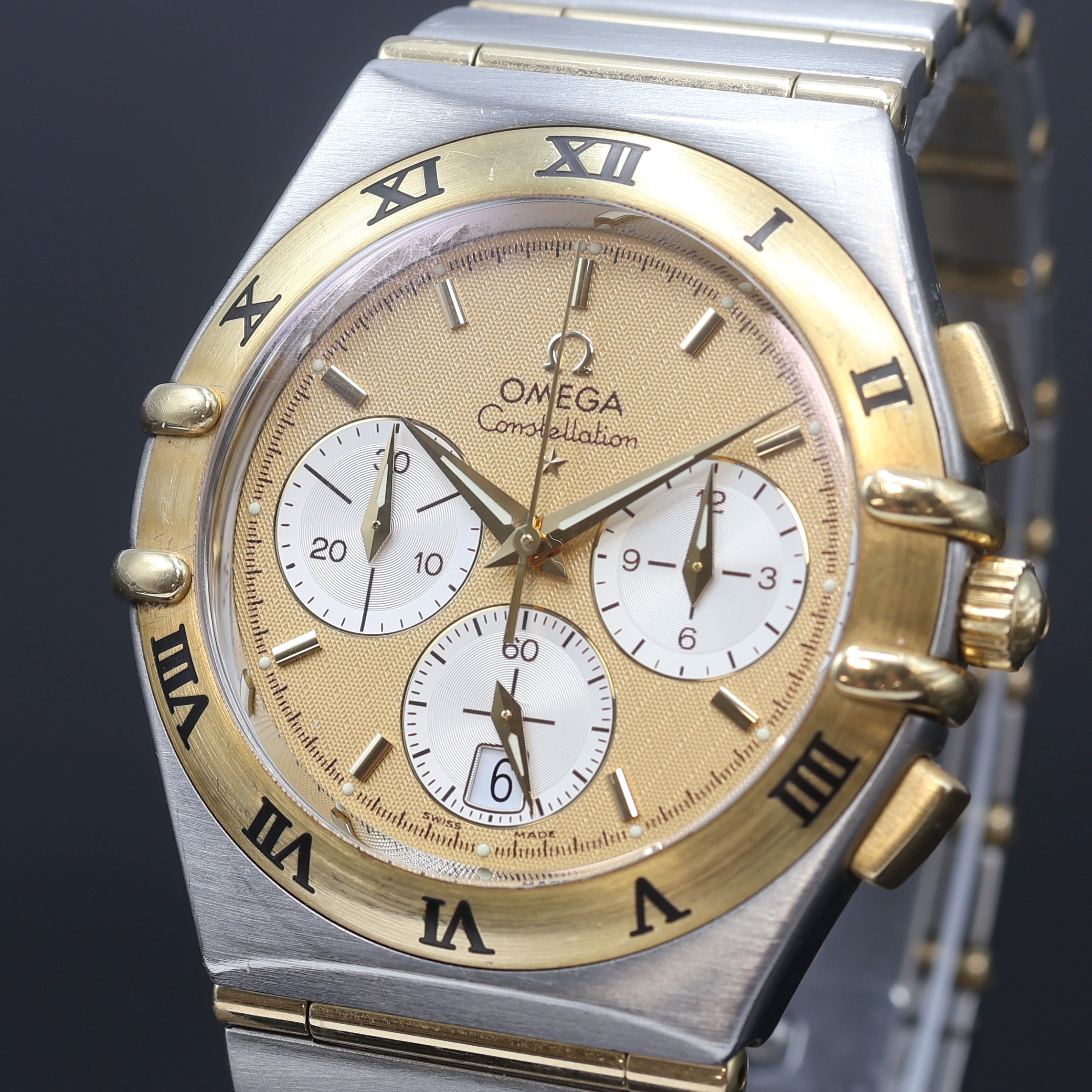 Detail a: OMEGA Constellation Herrenchronograph Referenz 386.1201, Schweiz um 2000, quarz, Edelstahl/Gold komb. inkl. orig. Gliederband m. Faltschl., Boden m. ...