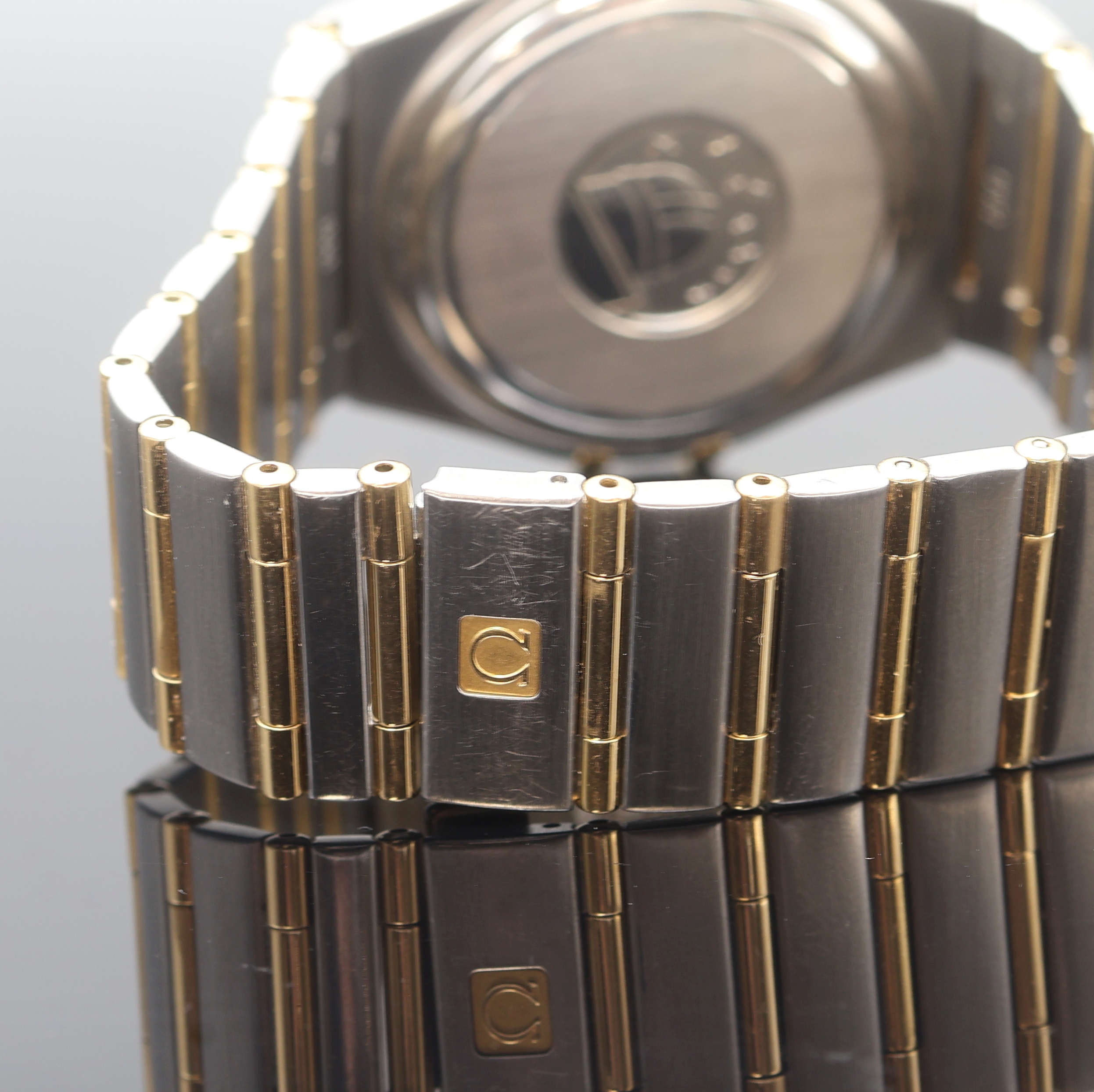 Detail c: OMEGA Constellation Herrenchronograph Referenz 386.1201, Schweiz um 2000, quarz, Edelstahl/Gold komb. inkl. orig. Gliederband m. Faltschl., Boden m. ...