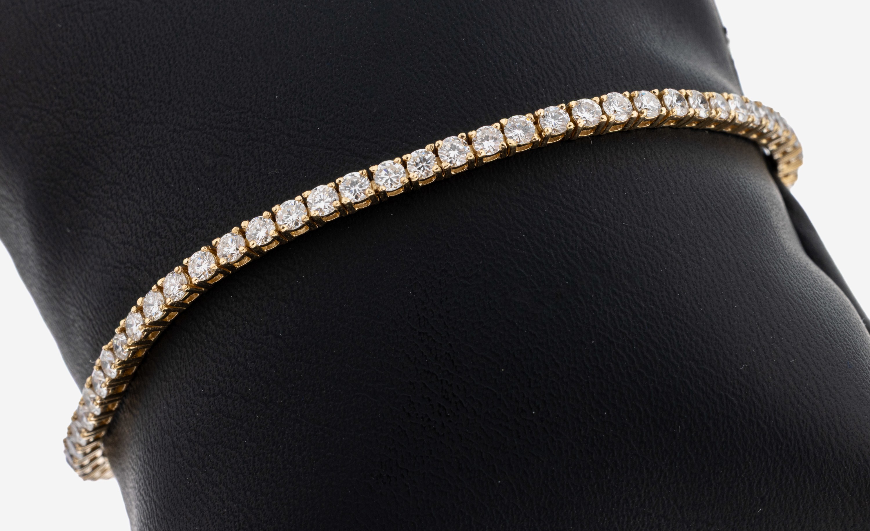 Image 27109721 - 14 kt Gold Brillant-Linienarmband, GG 585/000, Brillanten zus. ca. 3.80 ct feines ...