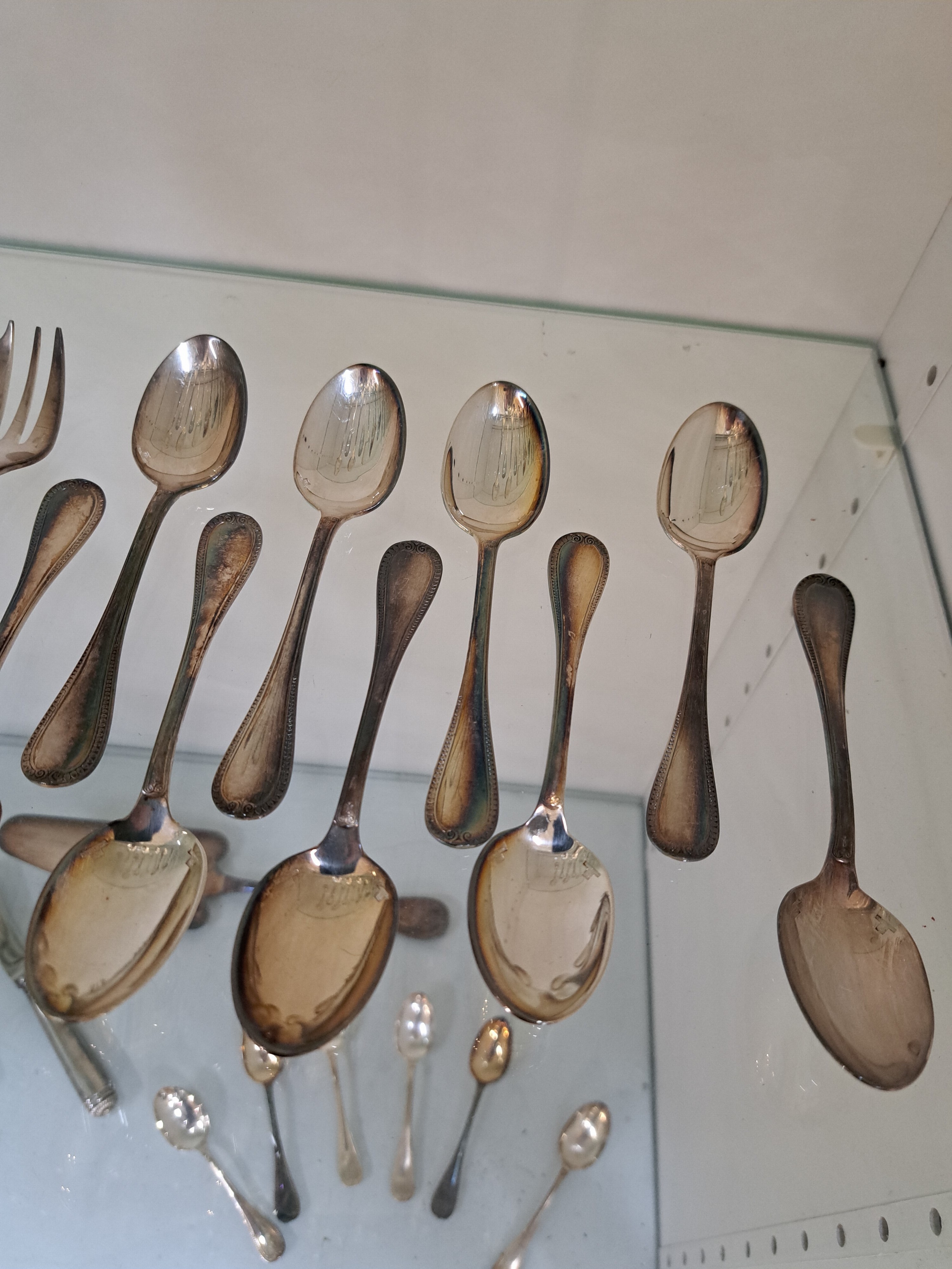 Detail f: 79tlg. Tafelbesteck, Christofle, Malmaison, versilbert, 9 Menuemesser, 9 Menuegabeln, 9 Tafellöffel, 9 Kuchengabeln, 9 Kaffeelöffel, 9 ...