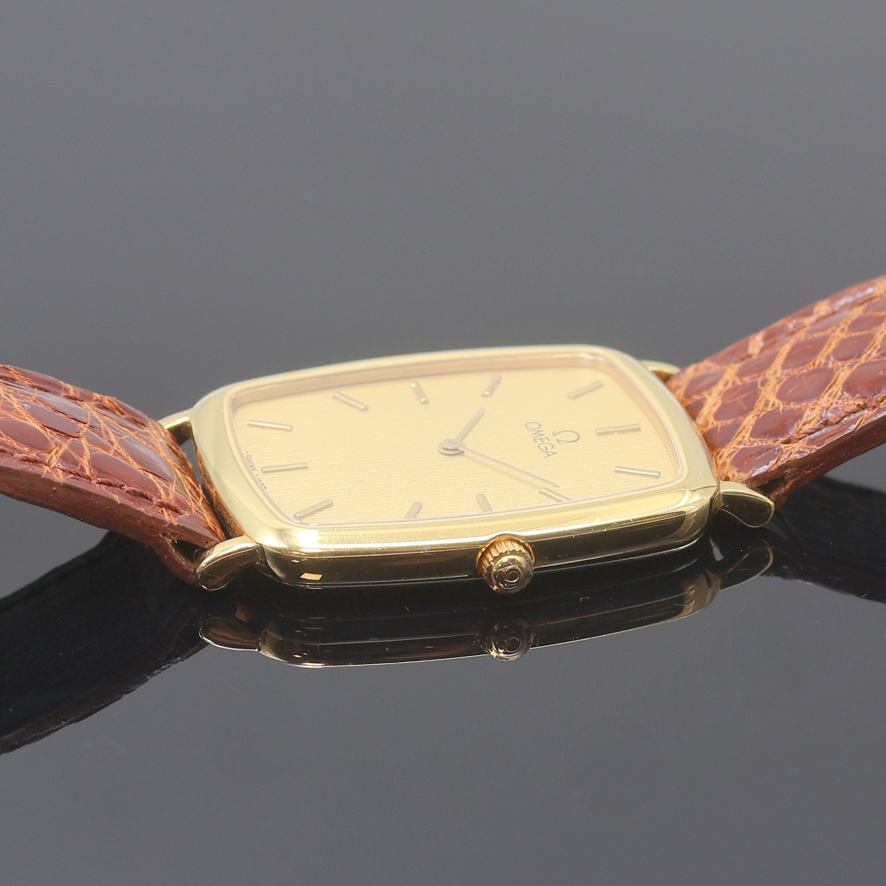 Detail b: OMEGA De Ville vergoldete Armbanduhr Referenz 195.0076.2, Schweiz um 1985, Boden aufgedr., champagnerfarb. Zifferbl. m. gold. Std.-Ind., gold. ...