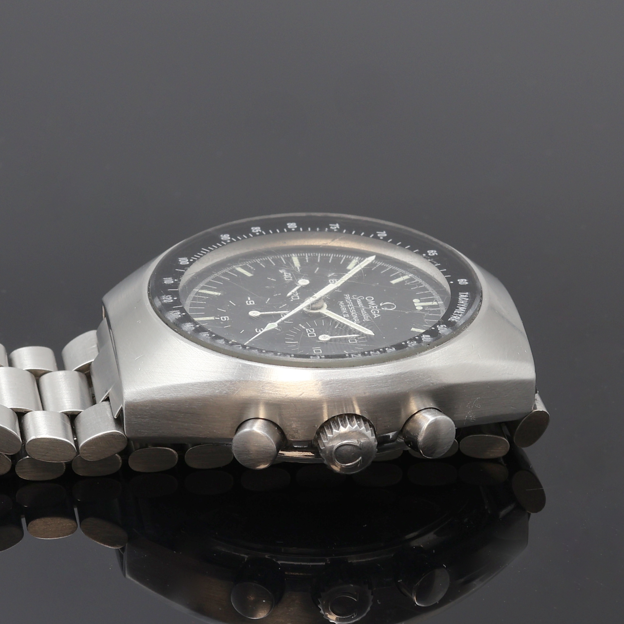 Detail c: OMEGA Speedmaster Mark II Armbandchronograph Referenz 145.014, Handaufzug, Schweiz um 1970, verschr. Edelstahlgeh. inkl. orig. Gliederband m. ...