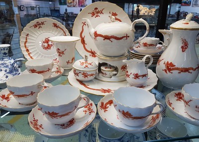 27109760a - Kaffeeservice, Meissen, 20. Jh., für 6 Personen, Hofdrache golden gehöht Kaffeekanne, ...