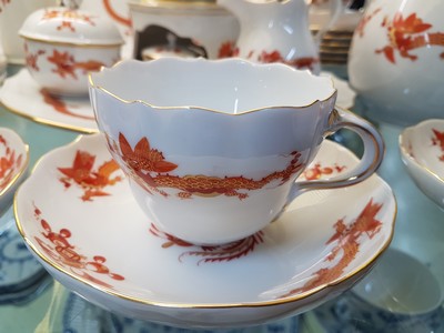 27109760d - Kaffeeservice, Meissen, 20. Jh., für 6 Personen, Hofdrache golden gehöht Kaffeekanne, ...