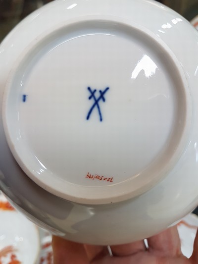 27109761k - Umfangreiches Tafelservice, Meissen, 20. Jh., roter Hofdrache, golden gehöht, 11 ...