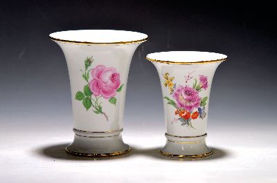Image 2 Zylindervasen mit Blumendekor, Meissen, 30er Jahre, Blume 3 mit Schmetterling, H. 14 ...