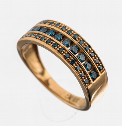 Image 9 kt Gold Brillant-Ring, GG 375/000, Brillanten zus. ca. 0.60 ct Blau(beh.)/vs-si, RW ...