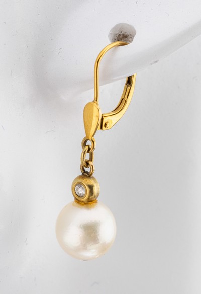 27109775a - Paar 14 kt Gold Brillant-Perl-Ohrhänger, GG585/000, bewegl. Abhängung, 2 Brillanten ...