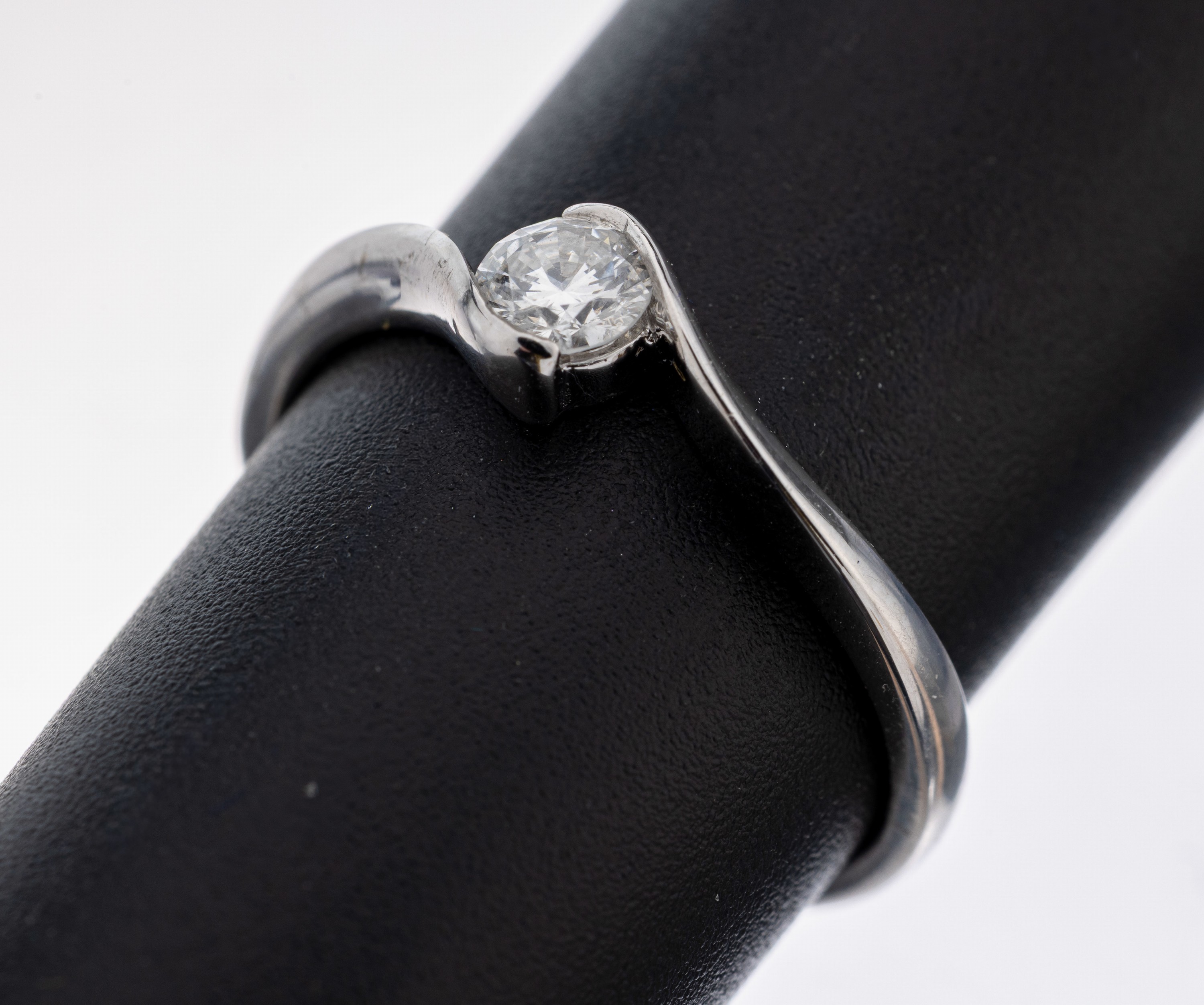 Image 27109824 - 14 kt Gold Brillant-Ring, WG 585/000, Brillant ca. 0.25 ct feines Weiß/si, RW 54, ca. ...