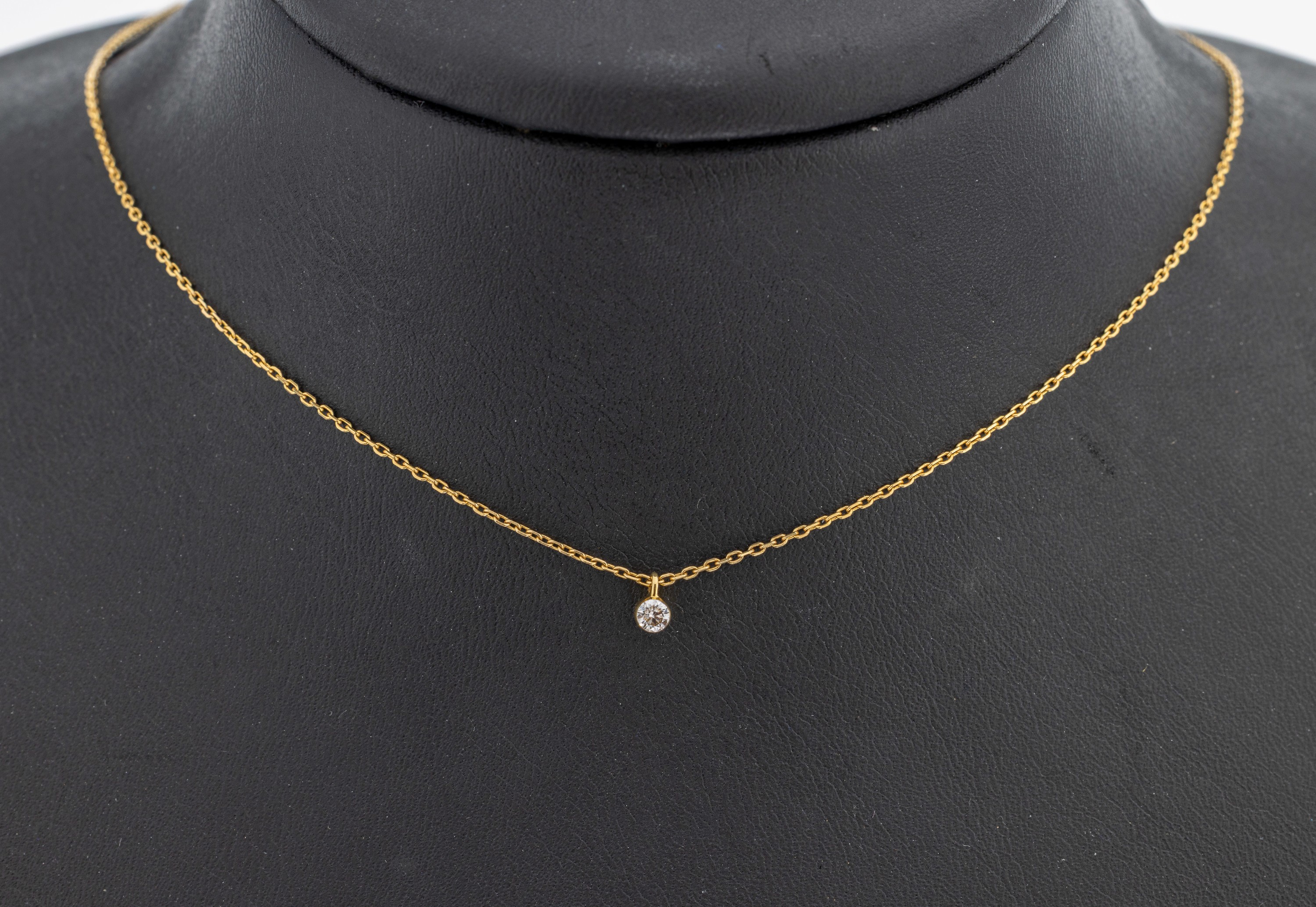 Image 27109830 - 18 kt Gold Brillant-Anhänger, GG 750/000, Brillant ca. 0.10 ct feines Weiß/si, an ...