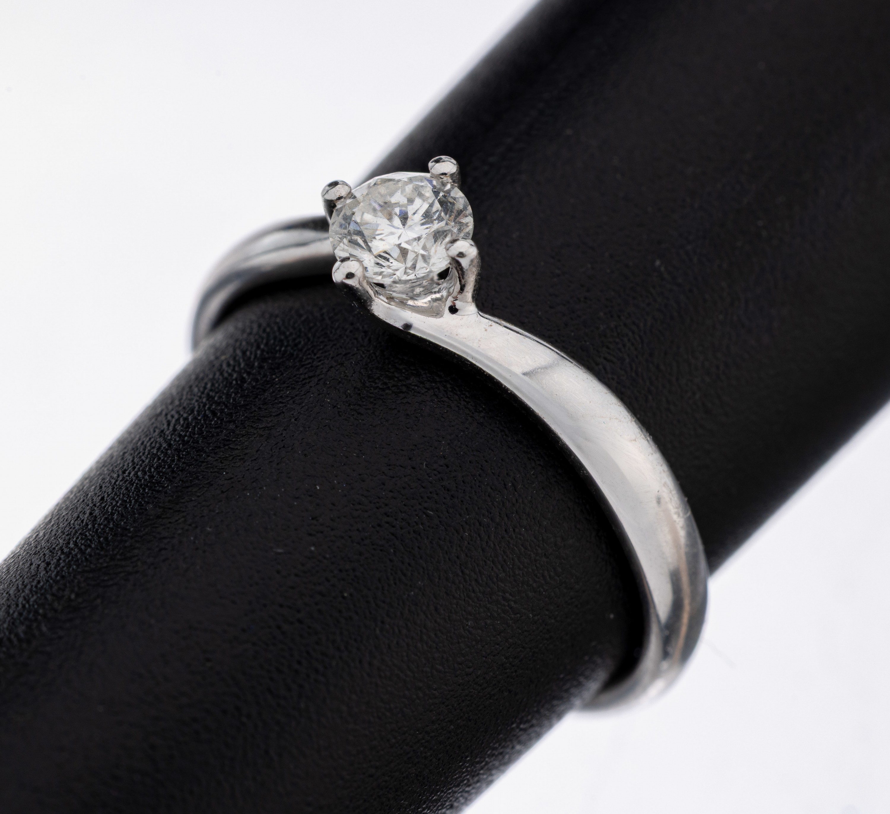Image 27109832 - 18 kt Gold Brillant-Ring, WG 750/000, Brillant ca. 0.25 ct feines Weiß/si, RW 48, ca. ...