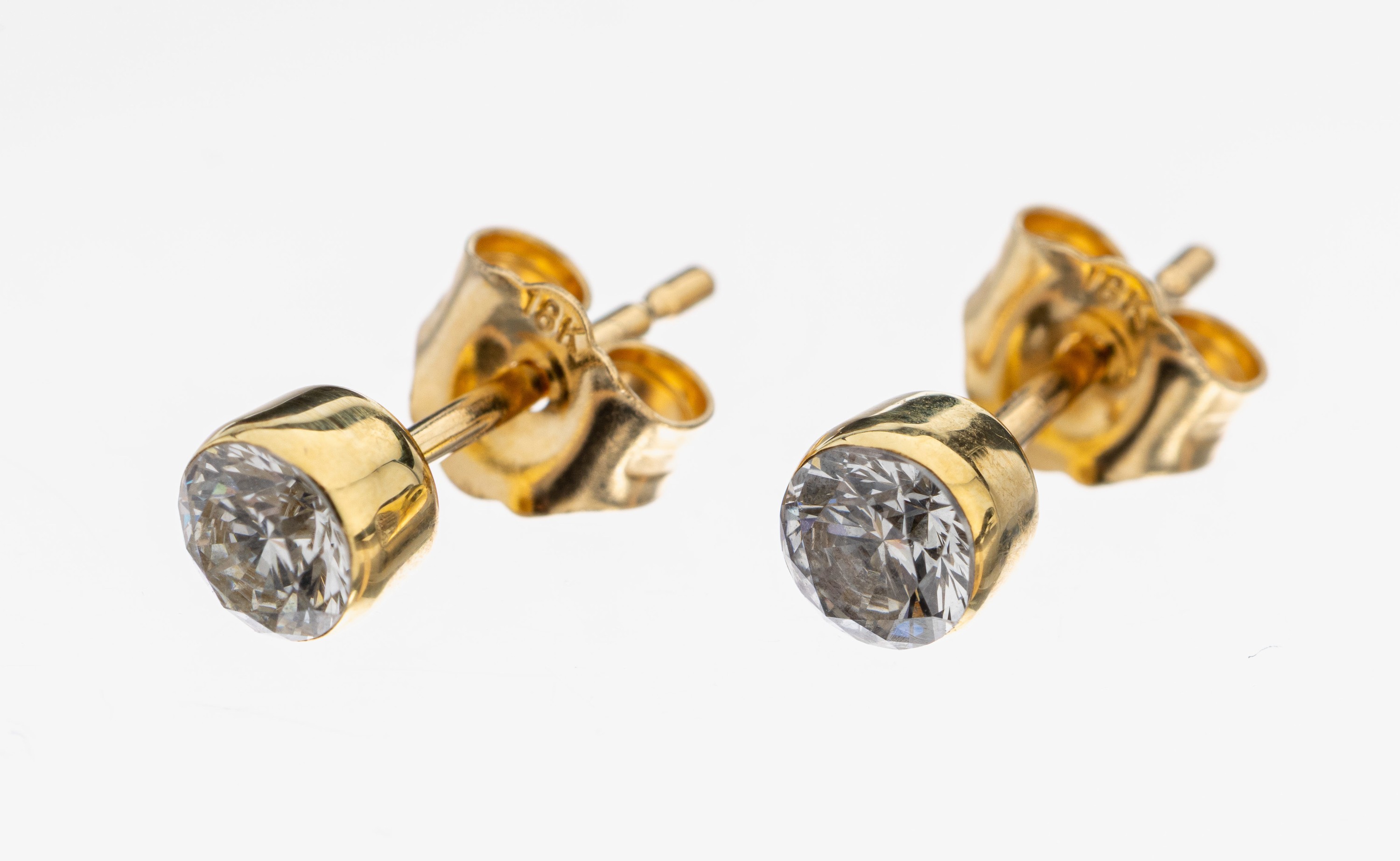 Image 27109840 - Paar 18 kt Gold Brillant-Ohrstecker, GG 750/000, 2 Brillanten zus. ca. 0.50 ct feines ...
