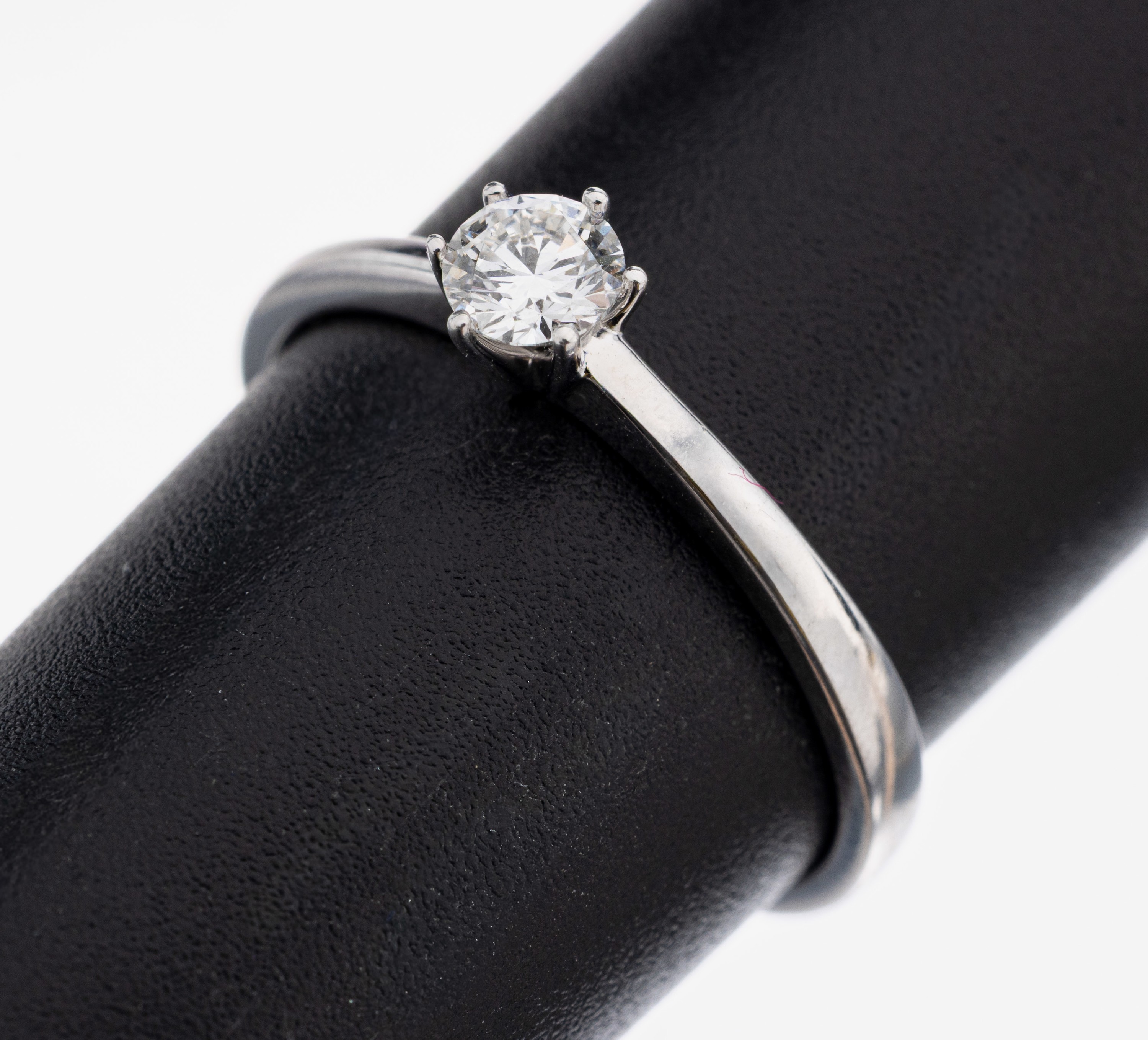 Image 27109843 - 14 kt Gold Brillant-Ring, WG 585/000, Brillant ca. 0.25 ct feines Weiß/si, RW 54, ca. ...