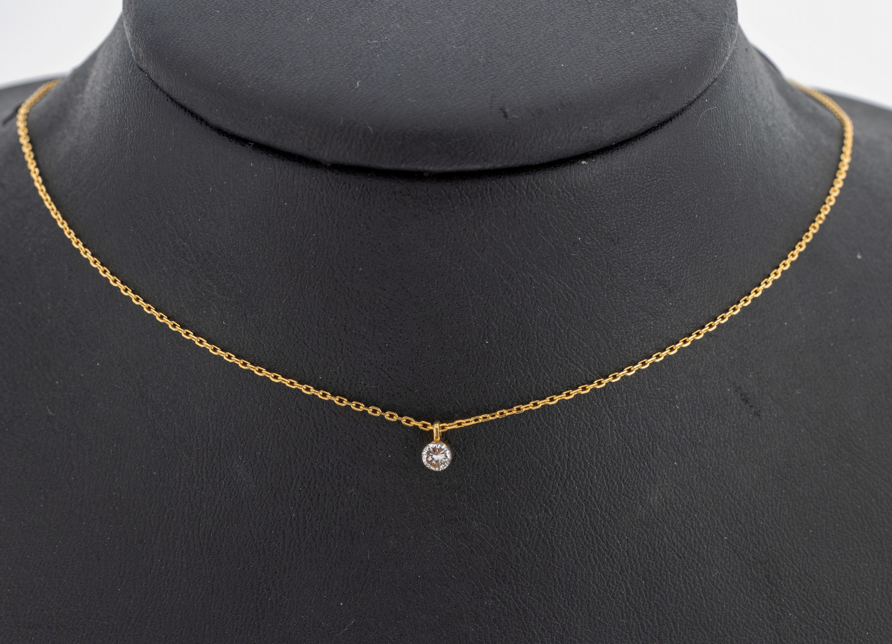 Image 27109848 - 18 kt Gold Brillant-Anhänger, GG 750/000, Brillant ca. 0.15 ct feines Weiß/si, an ...