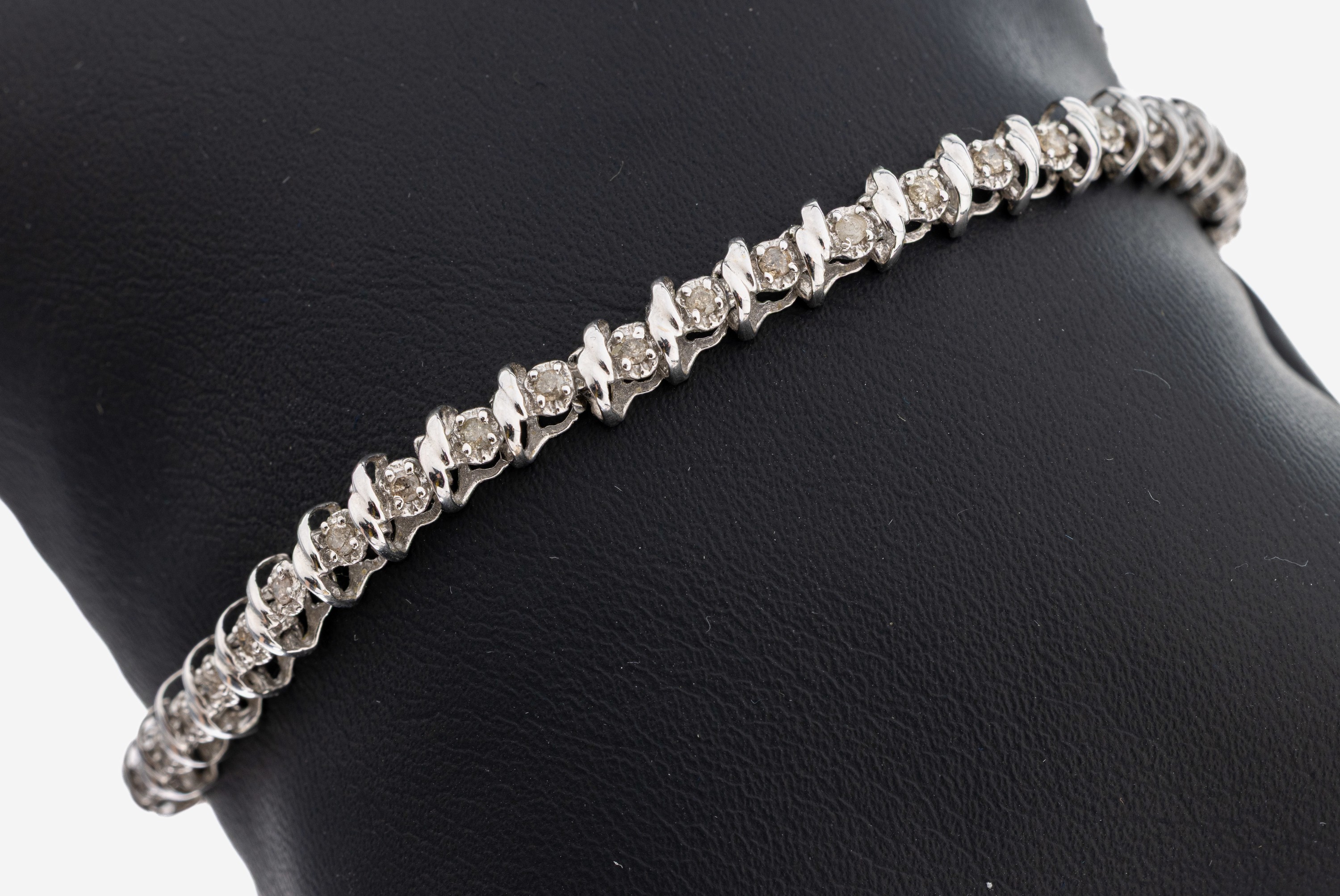 Image 27109877 - 14 kt Gold Diamant-Armband, WG 585/000, 46 8/8-Diamanten zus. ca. 0.40 ct Weiß-get./p, ...