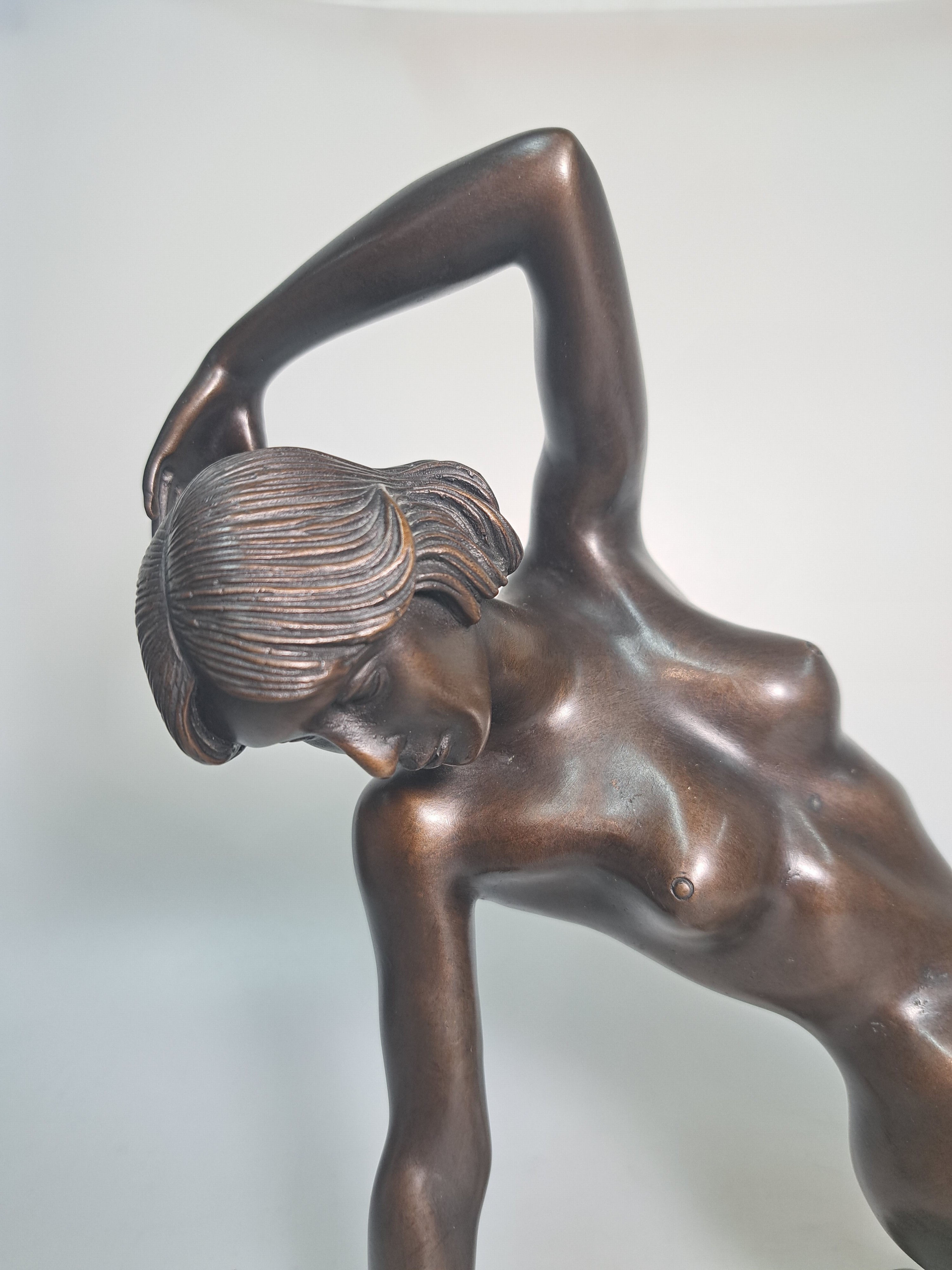 Detail b: Arno Breker, 1900-1991, Grazie, Bronzeskulptur, sign. und num. 97/300, H. ca. 25cm