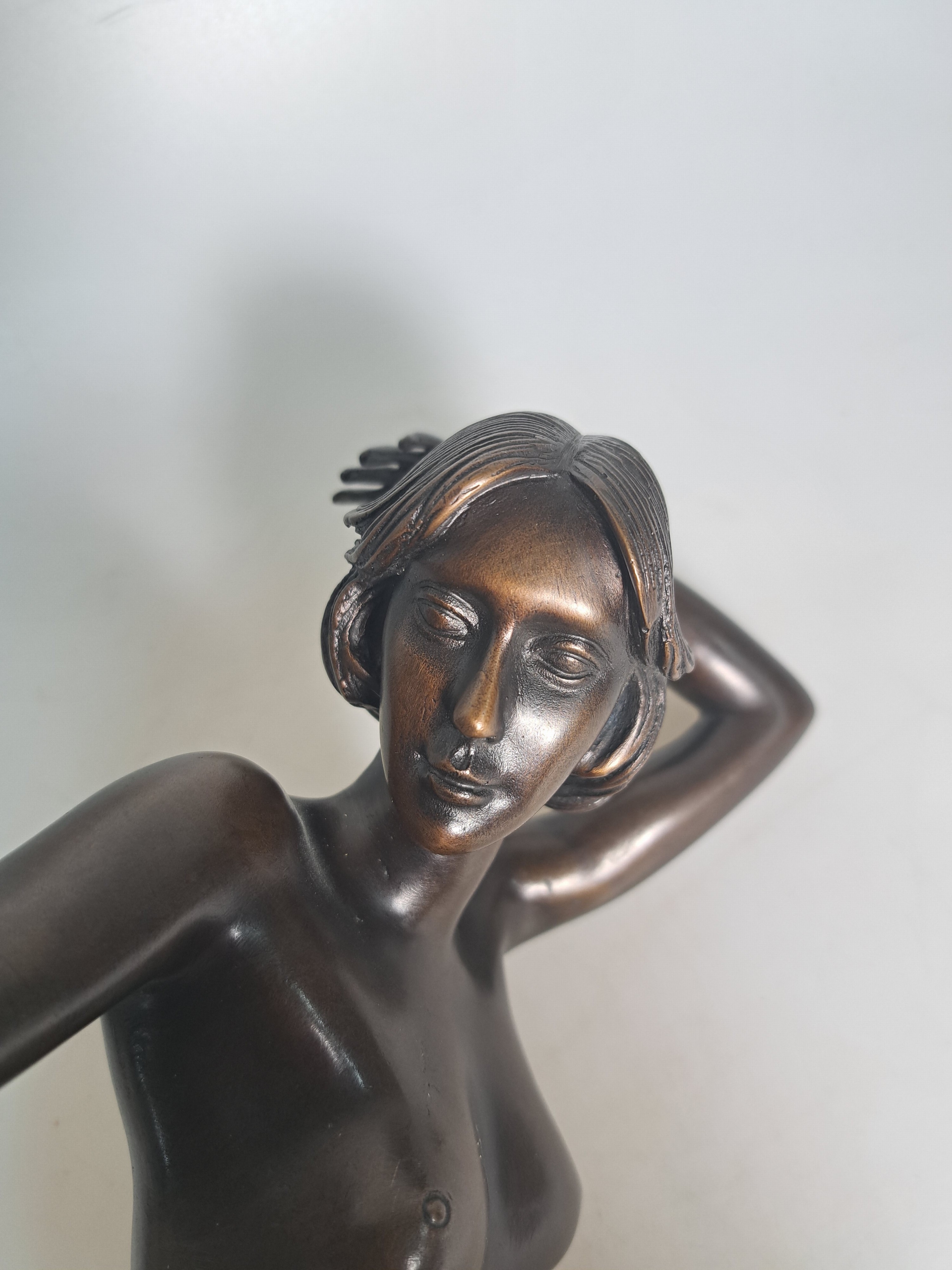 Detail e: Arno Breker, 1900-1991, Grazie, Bronzeskulptur, sign. und num. 97/300, H. ca. 25cm