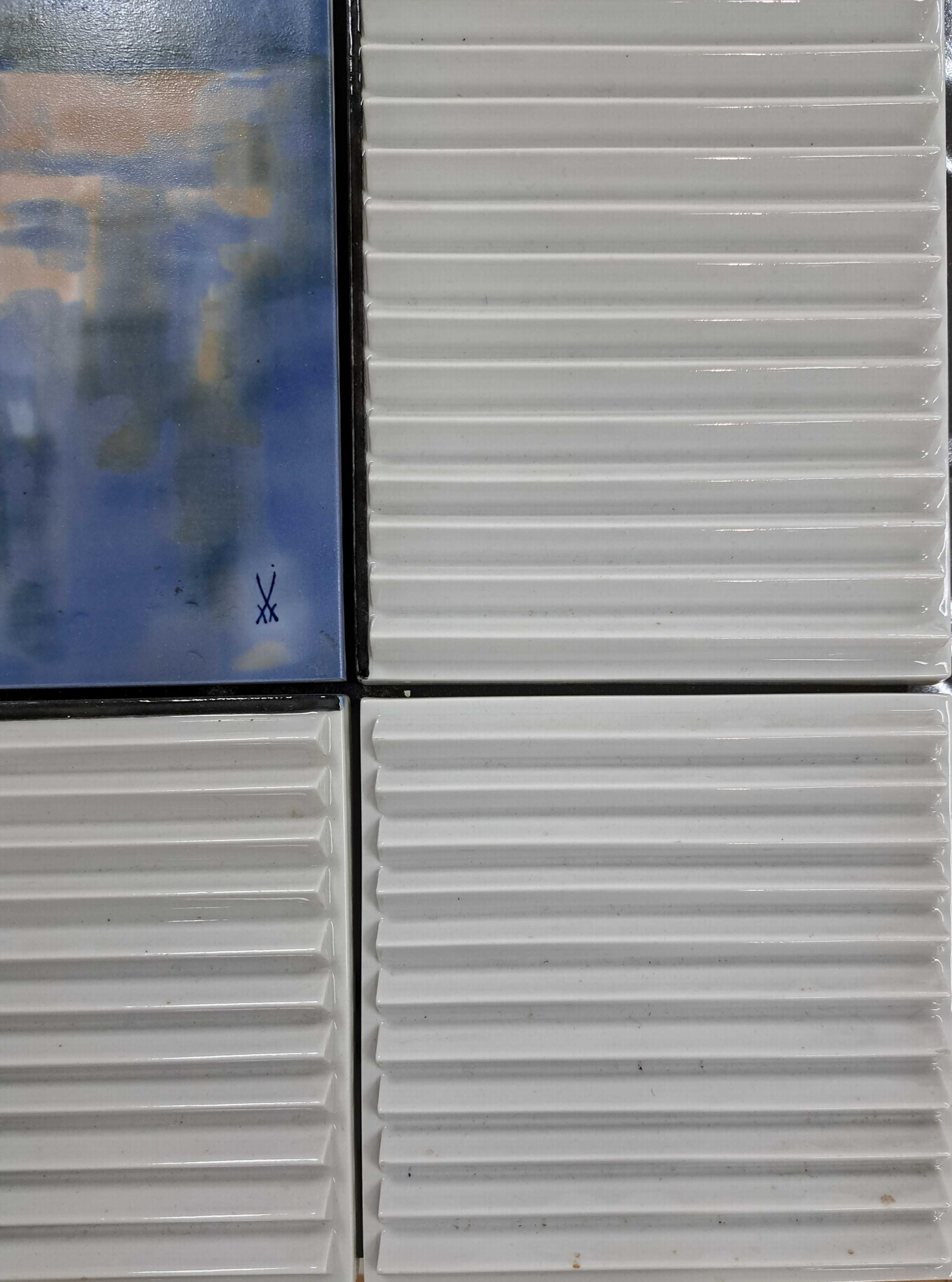 Detail c: Porzellanmalerei von Heinz Werner, (1928-2019), Meissen, datiert 1981, Landschaft mit Bäumen bei Mondlicht, rechts unten Schwertermarke, links unten ...
