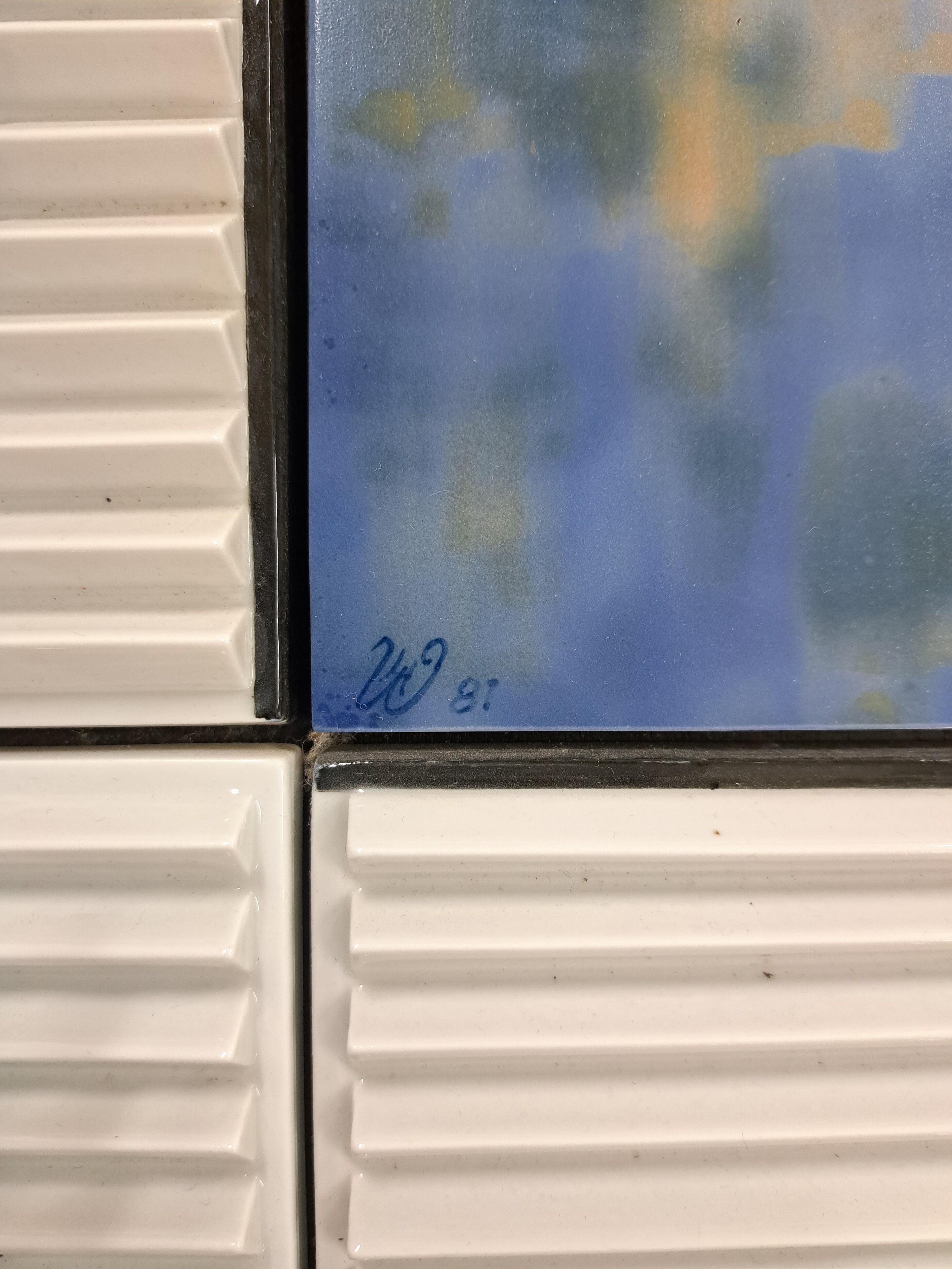 Detail e: Porzellanmalerei von Heinz Werner, (1928-2019), Meissen, datiert 1981, Landschaft mit Bäumen bei Mondlicht, rechts unten Schwertermarke, links unten ...