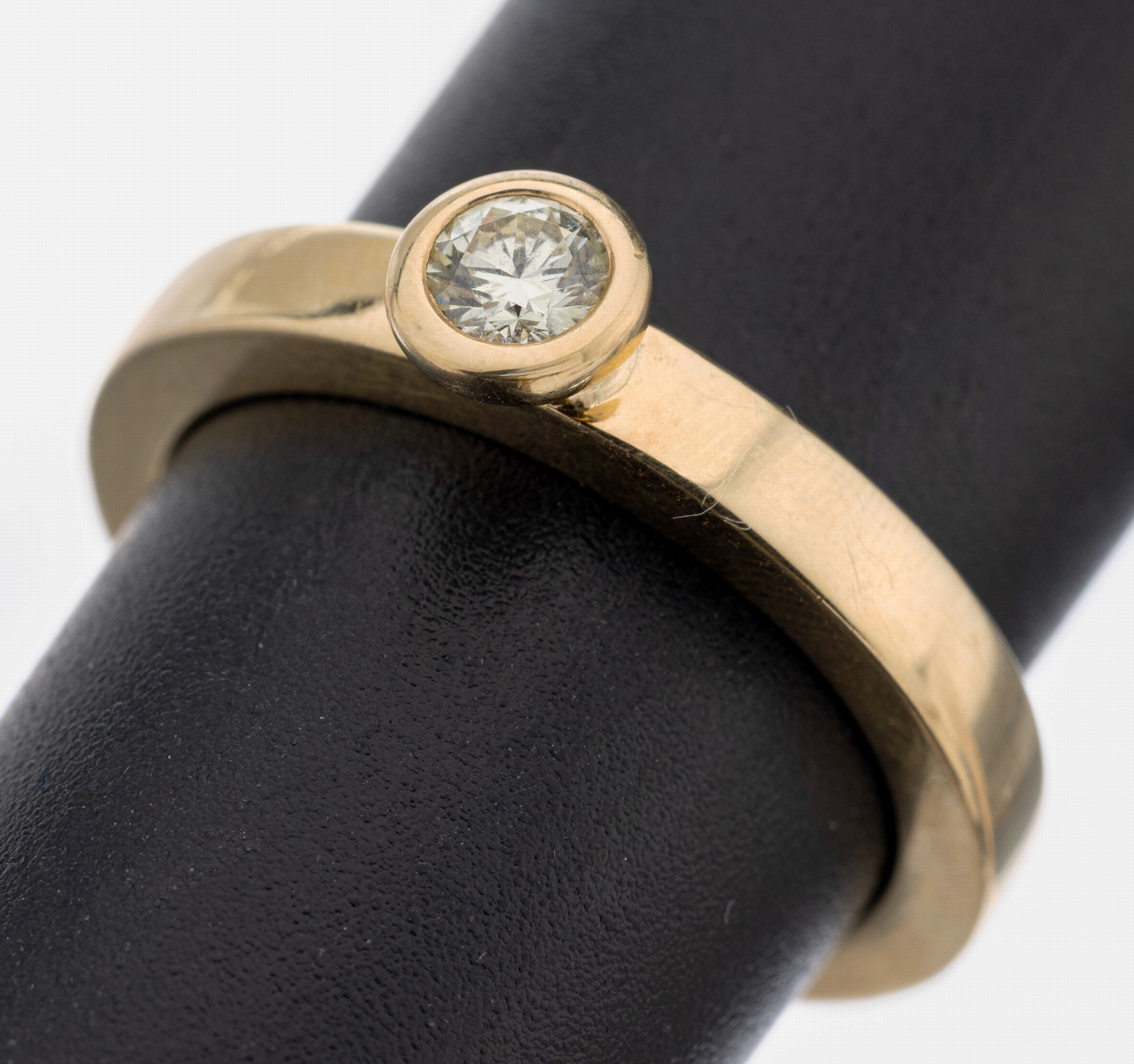 Image 27109907 - 14 kt Gold Brillant-Ring, GG 585/000, schlichte Ringschiene, Brillant in Zargenfassung ...