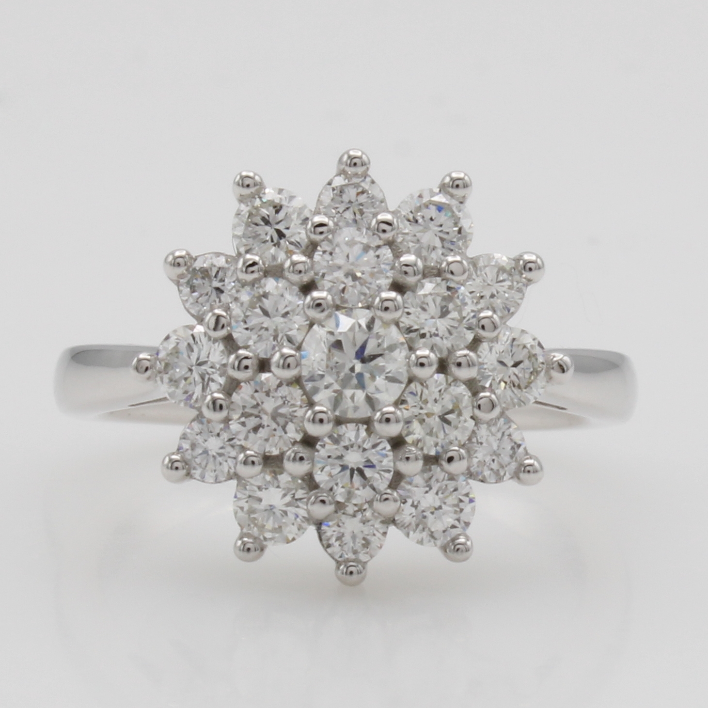 Image 27110028 - Ring ´Blüte´ mit Brillanten, WG 585/000, Brill. zus. ca. 1.50 ct Weiß/p1, RW 56 ...
