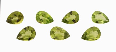 Image Lot 7 lose Peridots, zus. ca. 11.97 ct, facett. Tropfen Schätzpreis: 1200, - EUR