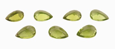27110004a - Lot 7 lose Peridots, zus. ca. 11.97 ct, facett. Tropfen Schätzpreis: 1200, - EUR