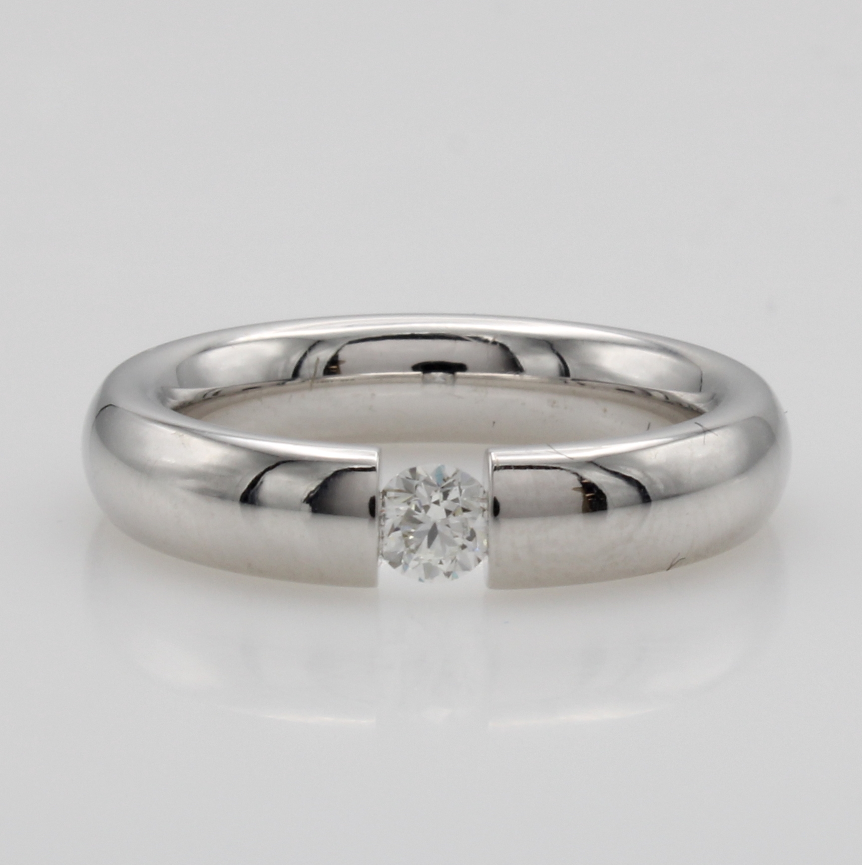 Image 27110103 - Massiver Bandring mit Brillant, WG 585/000, Brill. ca. 0.25 ct Weiß/si, RW ca. 56 ...