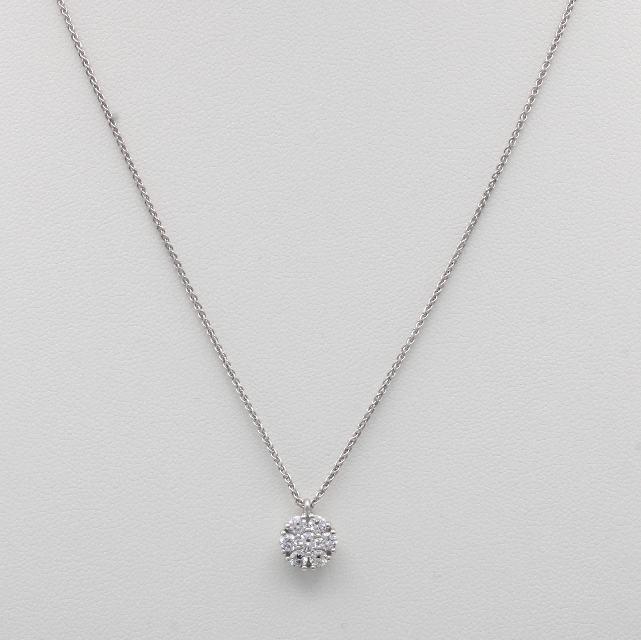 Image 27110108 - Anhänger mit Brillanten, WG 585/000, an Kette, Brill. zus. ca. 0.50 ct Weiß/si, in L. ...