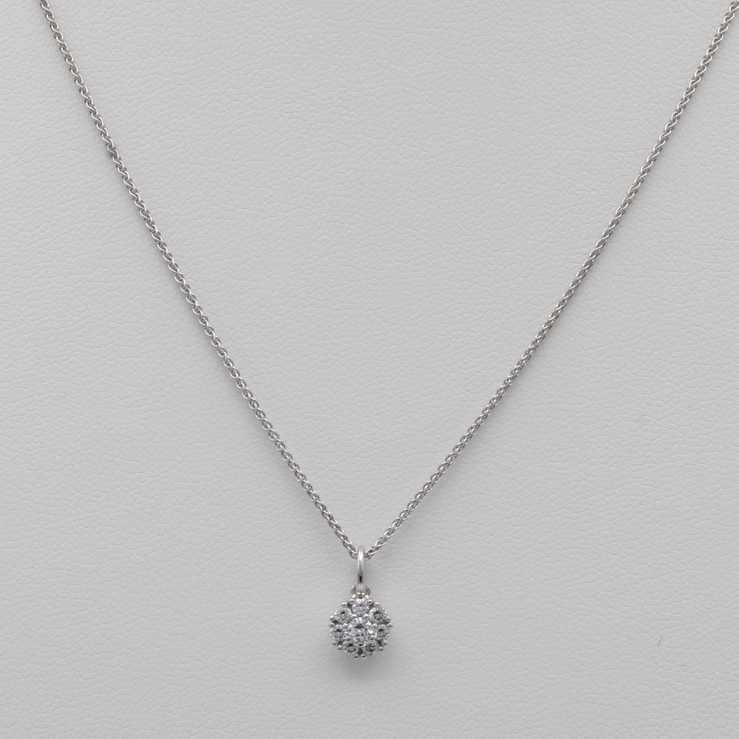 Image 27110172 - Anhänger mit Brillanten an Kette, WG 585/000, Brill. zus. ca. 0.25 ct Weiß/p1, L. ca. ...