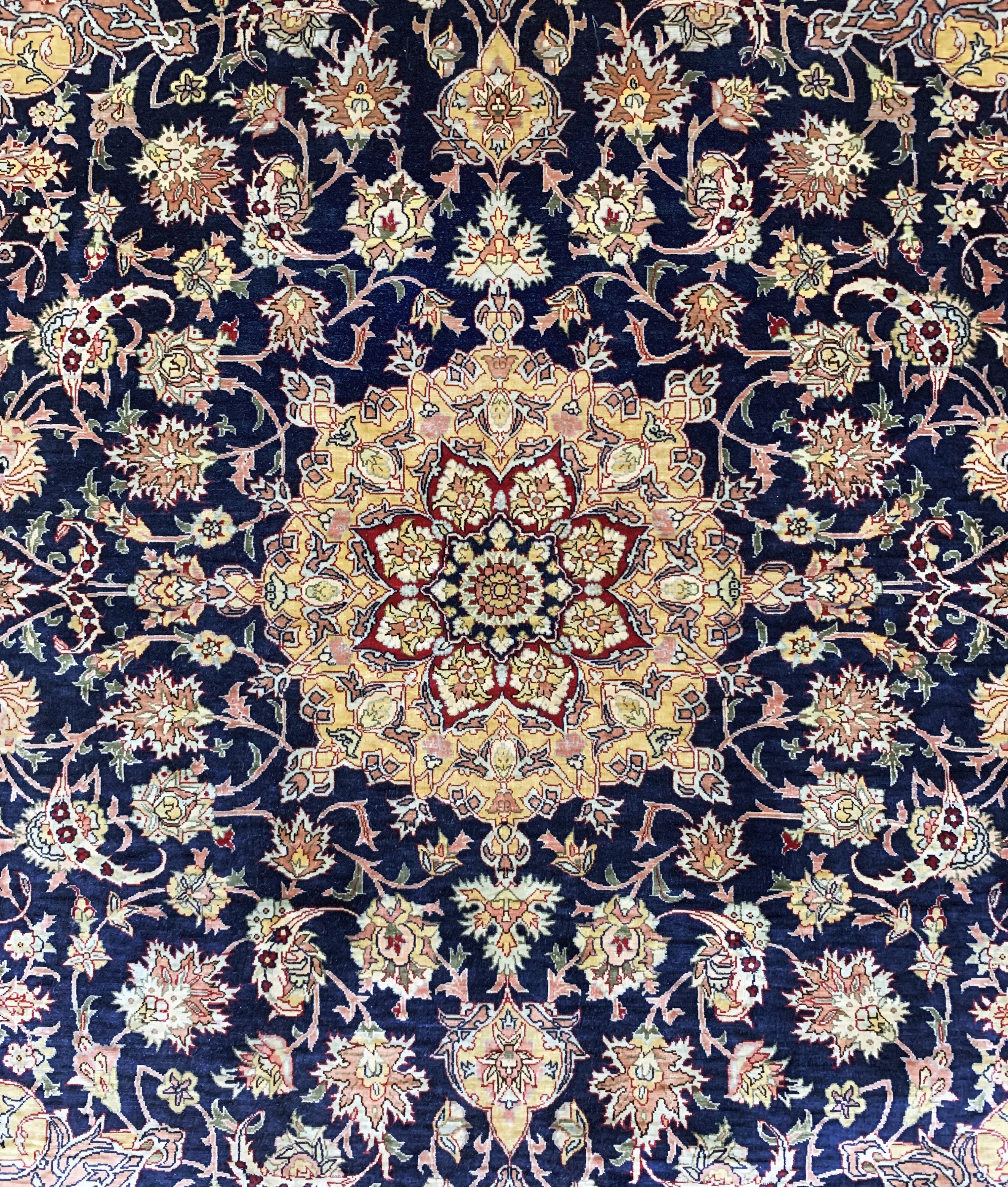Detail e: Hereke Seide Sehr fein, Türkei, signiert, Mitte 20.Jhd, reine Naturseide, ca. 143 x 101 cm, ca. 1,44 Mio. Kn/qm, EHZ: 1-2