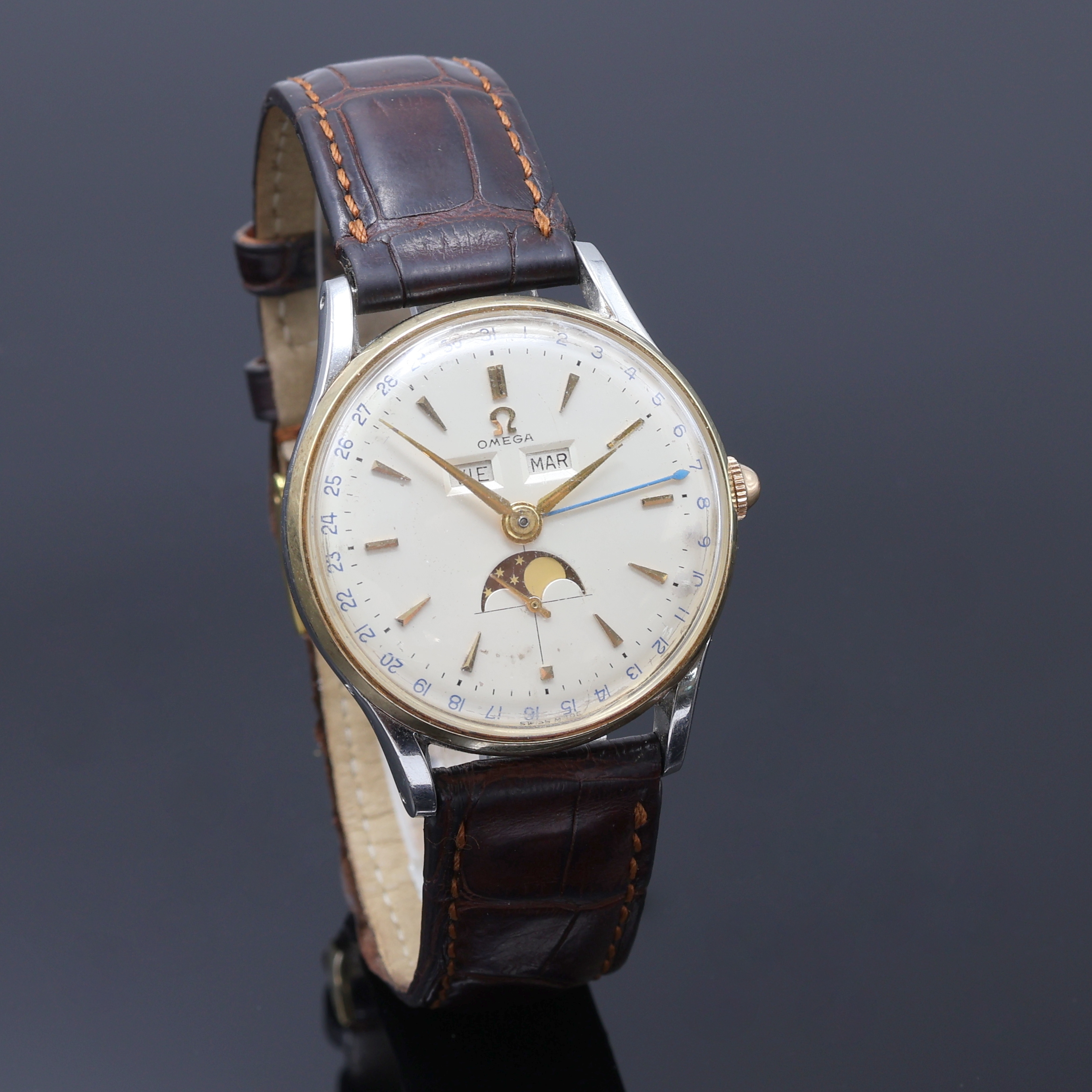 Detail b: OMEGA seltene, astronomische Herrenarmbanduhr Serie Cosmic Referenz 2471-7, Schweiz um 1947, Handaufzug, Edelstahlgeh., Boden u. gold. Glasrand ...