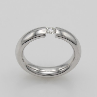 27110103a - Massiver Bandring mit Brillant, WG 585/000, Brill. ca. 0.25 ct Weiß/si, RW ca. 56 ...