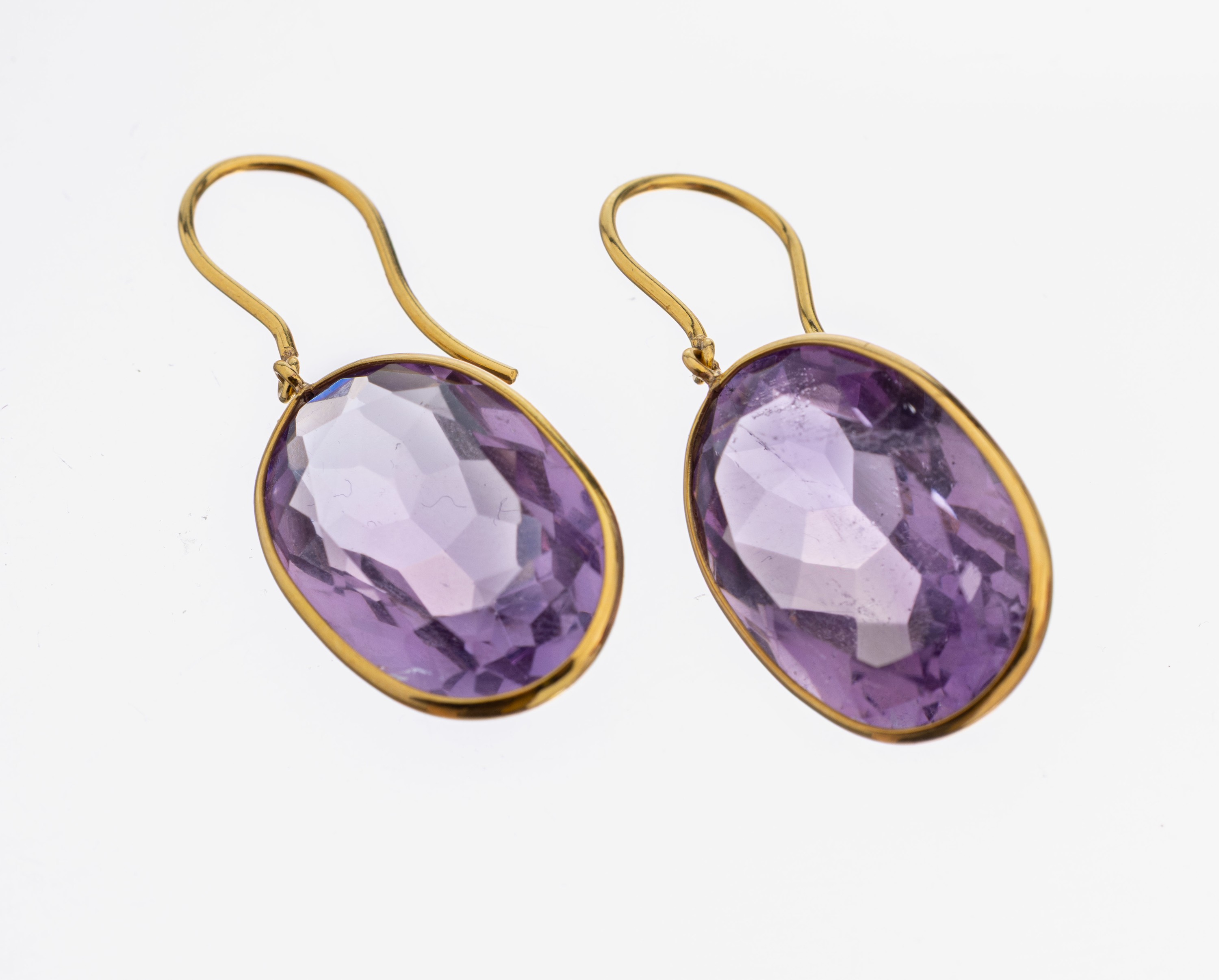 Image 27110213 - Paar 14 kt Gold Amethyst-Ohrgehänge, GG 585/000, 2 ovalfacett. Amethyste, L. ca. 3.5 ...