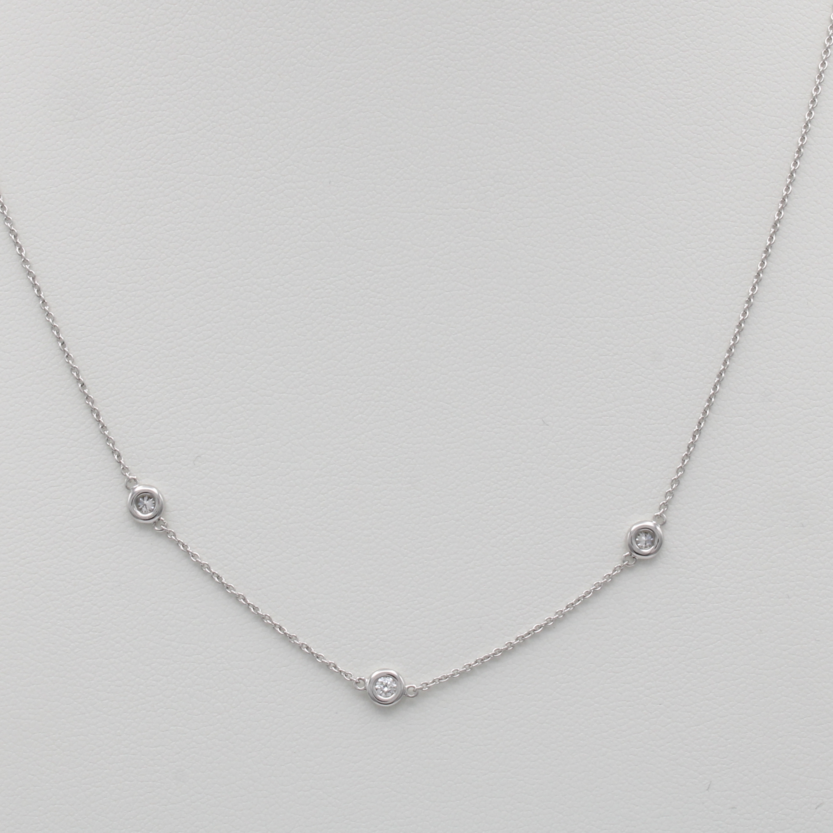 Image 27110234 - Collier mit Brillanten, WG 585/000, 3 Brill. in Zargenfassung zus. ca. 0.15 ctd ...