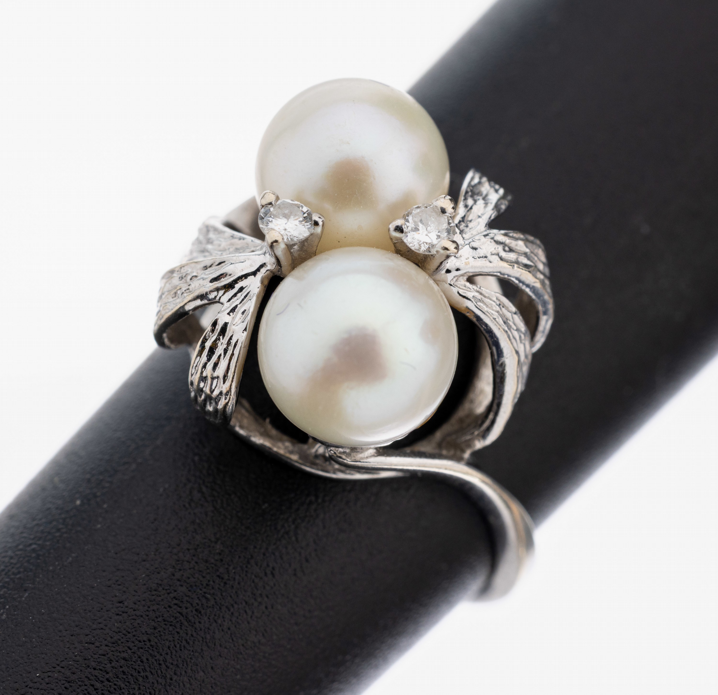 Image 27110244 - 14 kt Gold Perl-Diamant-Ring, WG 585/000, hoch aufgebauter Ringkopf, 2 ...