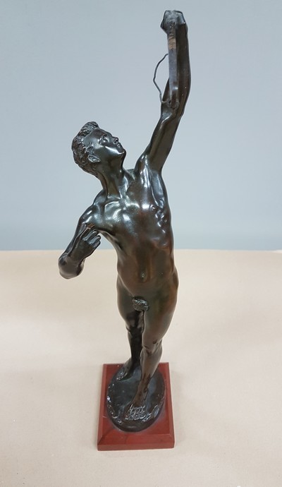27110257a - Bronzeskulptur männlicher Akt mit Bogen, 20.Jh, sign. H. ca. 39 cm Signatur noch zu ...