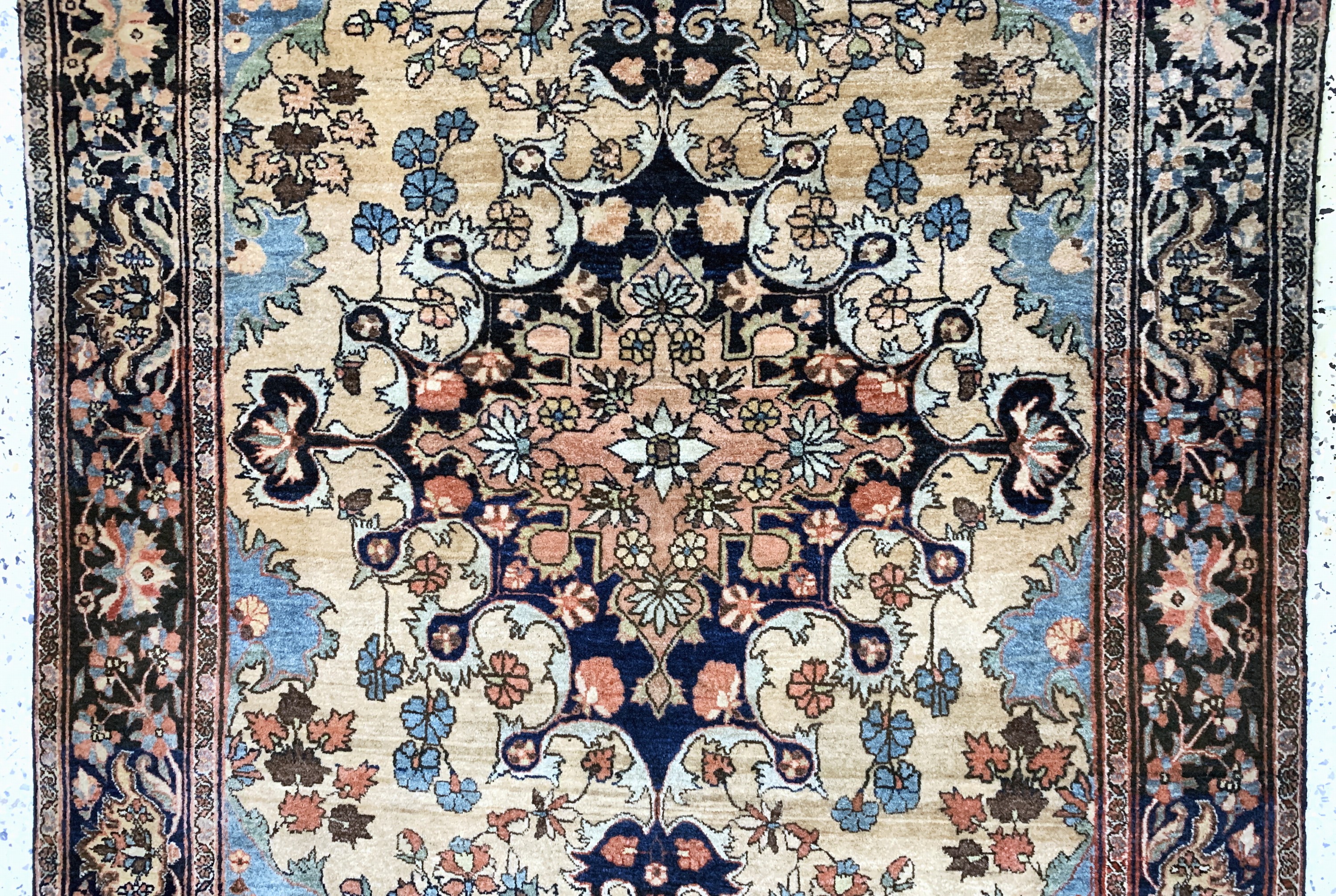 Detail b: Antiker Farahan, Persien, um 1900, Wolle auf Baumwolle, ca. 200 x 122 cm, EHZ: 2(Zwei kleine Risse)