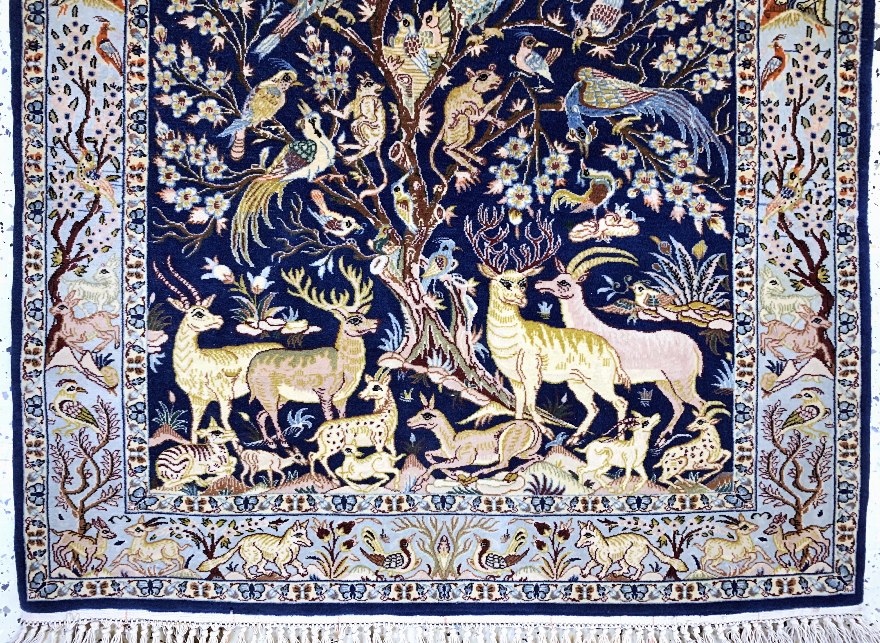 Detail b: Esfahan fein, Persien, Mitte 20.Jhd., Korkwolle auf Seide, ca. 121 x 84 cm, EHZ: 1-2