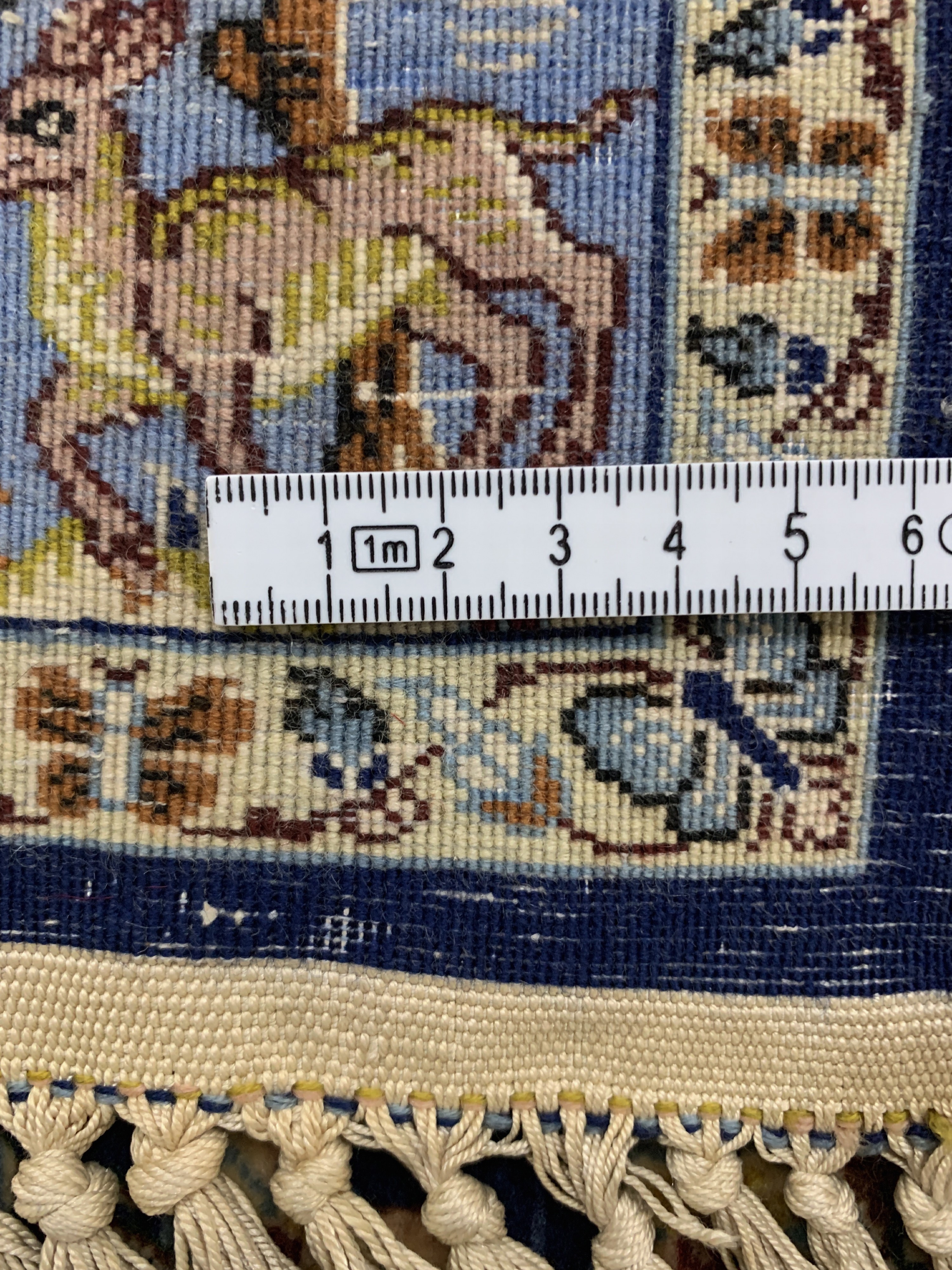 Detail e: Esfahan fein, Persien, Mitte 20.Jhd., Korkwolle auf Seide, ca. 121 x 84 cm, EHZ: 1-2