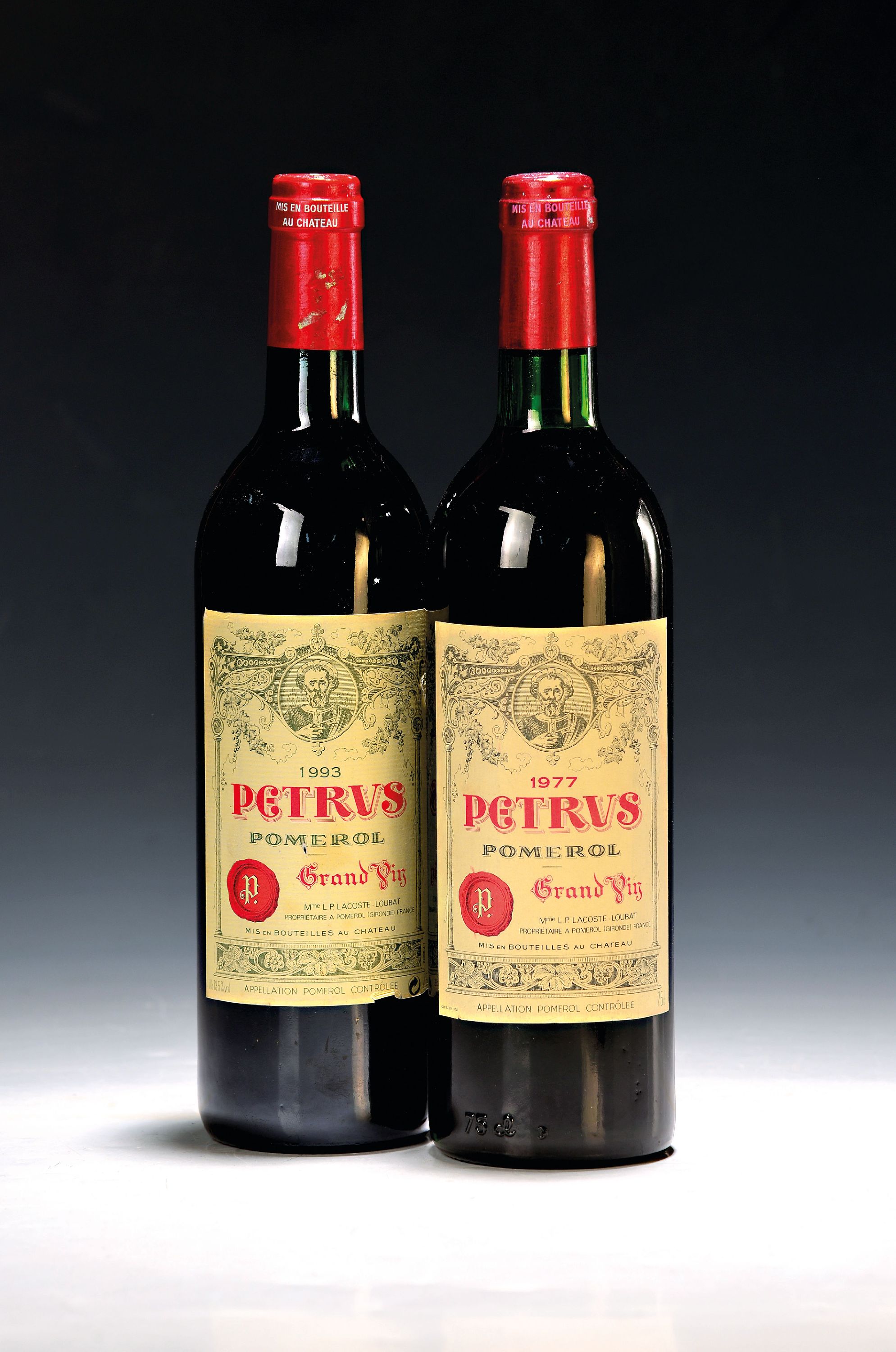Image 27110415 - 2 Flaschen Chateau Petrus, Jahrgänge 1977 und 1993, Grand Vin, Mme. L.P. ...