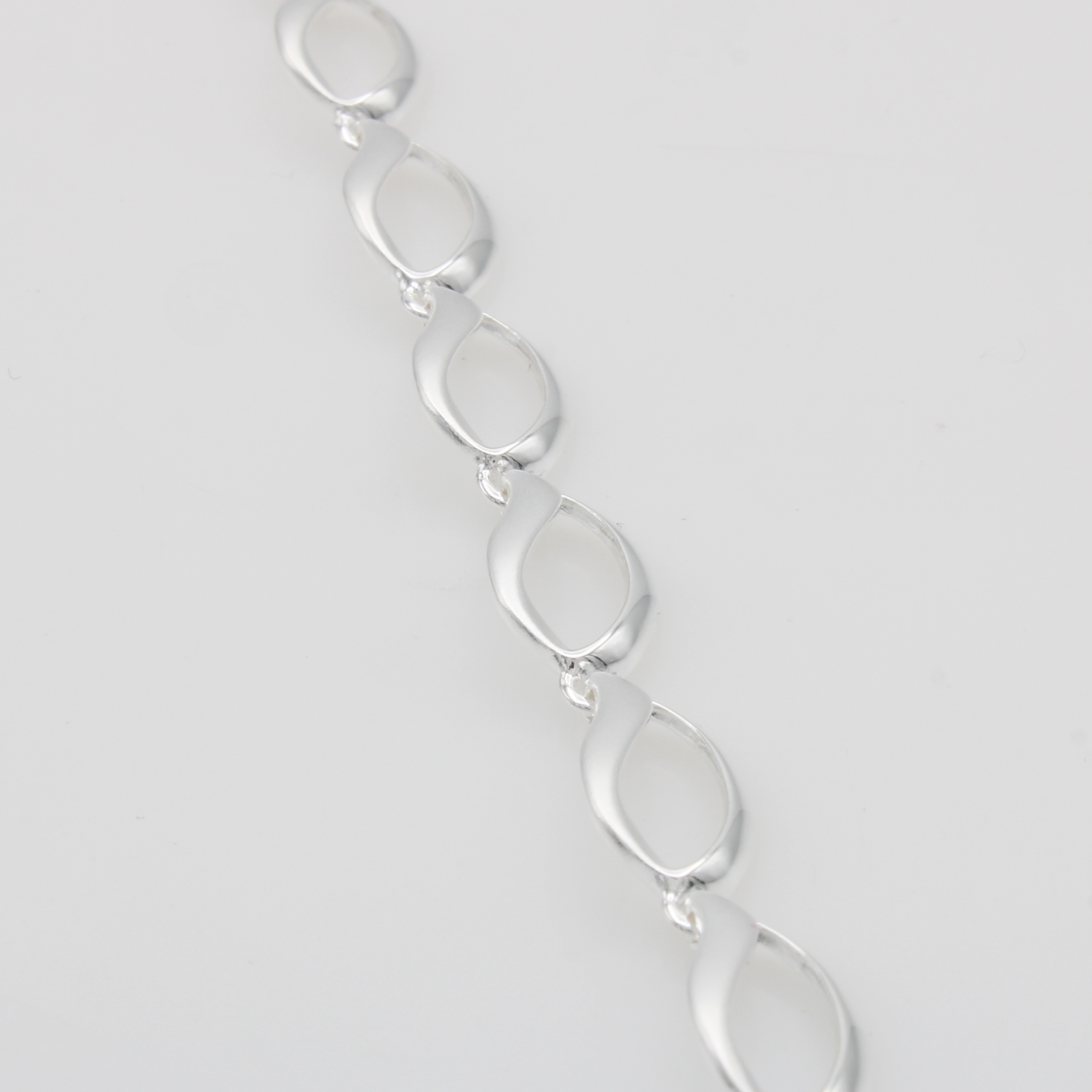 Image 27110429 - Armband, 925er Silber z.T. matt., tropfenf. Glieder, Karabinerschl., L. ca. 18 - 20 cm