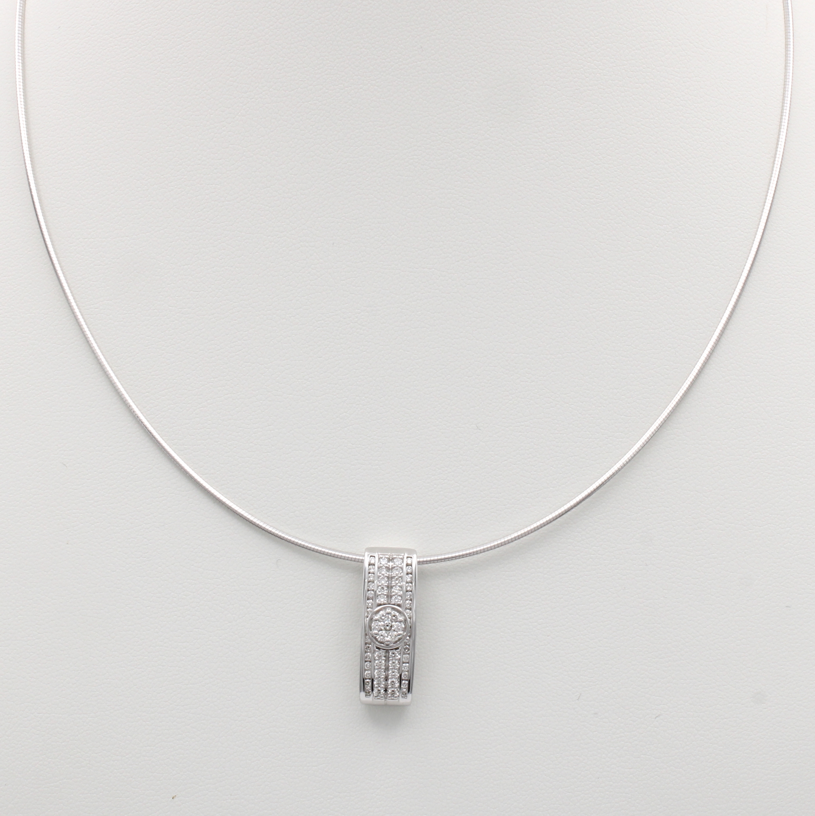 Image 27110680 - Anhänger mit Brillanten an Halsreif, WG 585/000, Brill. zus. ca. 0.60 ct ...