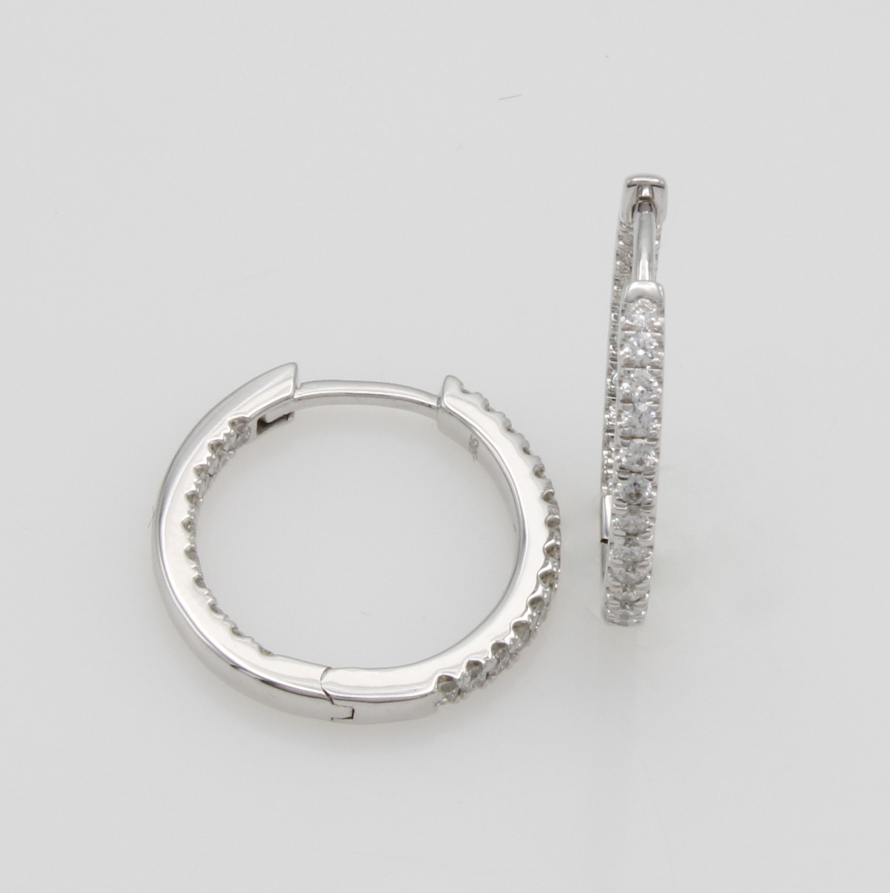 Image 27110685 - Paar ovale Creolen mit Brillanten, WG 585/ 000, Brill. zus. ca. 0.50 ct Weiß/lupenrein ...