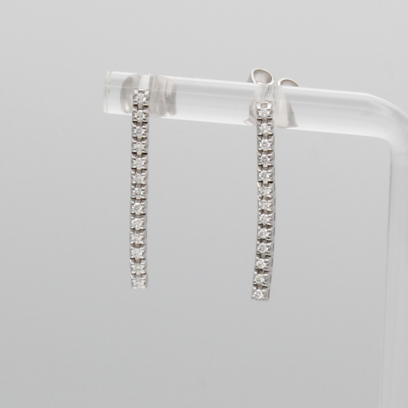 Image 27110799 - Paar Ohrgehänge mit Brillanten, WG 585/000, Brill. in Krappenfassung zus. ca. 0.18 ct ...