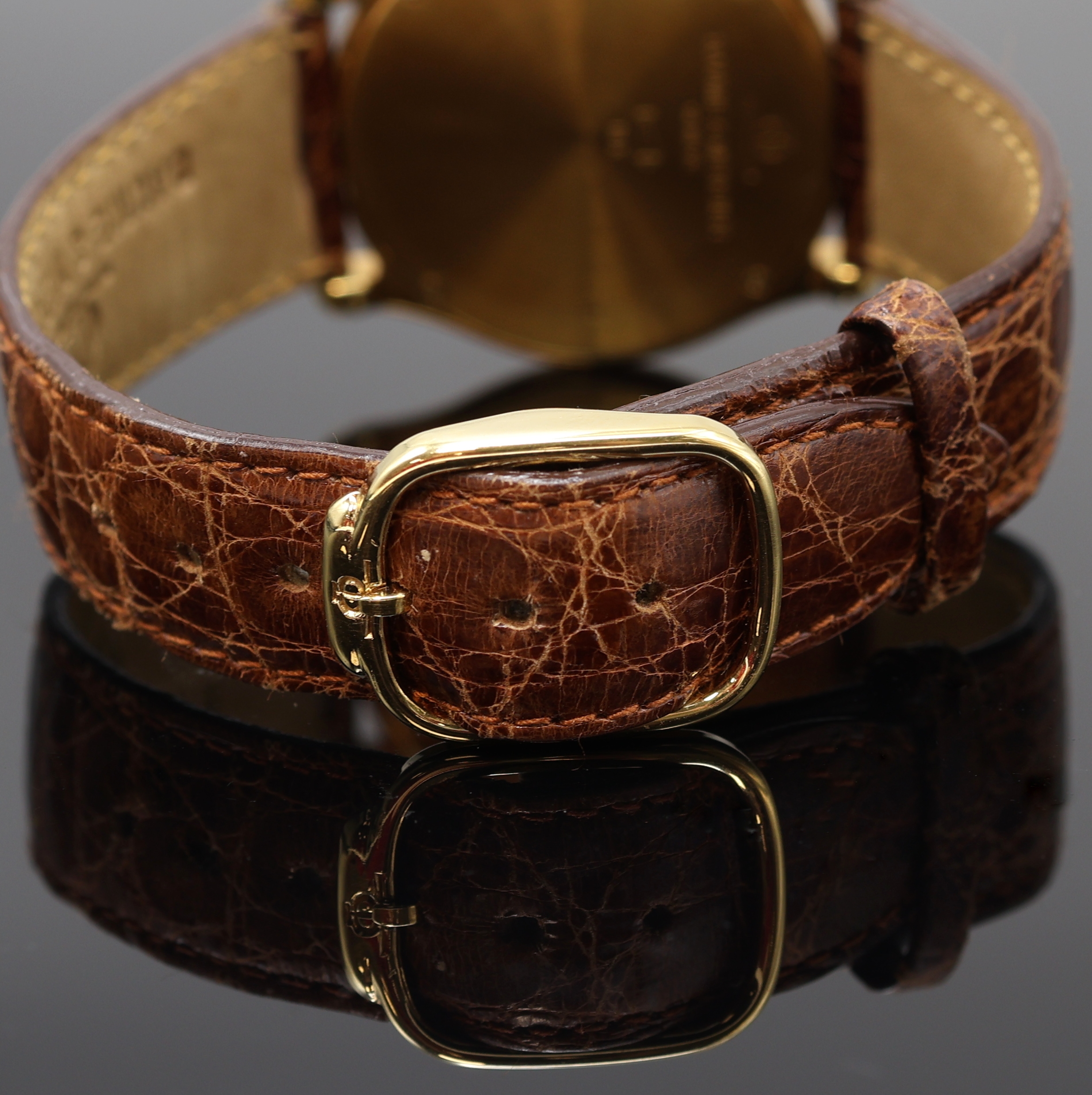 Detail c: BAUME & MERCIER Damenarmbanduhr in GG 750/000, Schweiz um 2000, quarz, orig. Lederband m. verg. Stiftschl., Boden 4-fach verschr., Lünette m. röm. ...