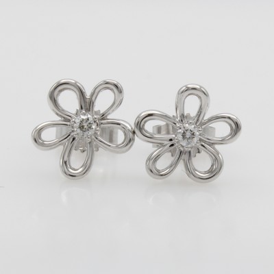 Image Paar Ohrstecker in Blütenform mit Brillanten, WG 585/000, 2 Brill. zus. ca. 0.10 ct ...